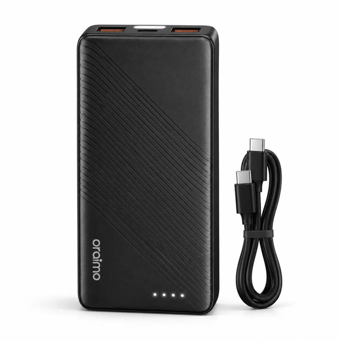 باور بانك oraimo Traveler 15 مع كابل Type-C على خلفية بيضاء