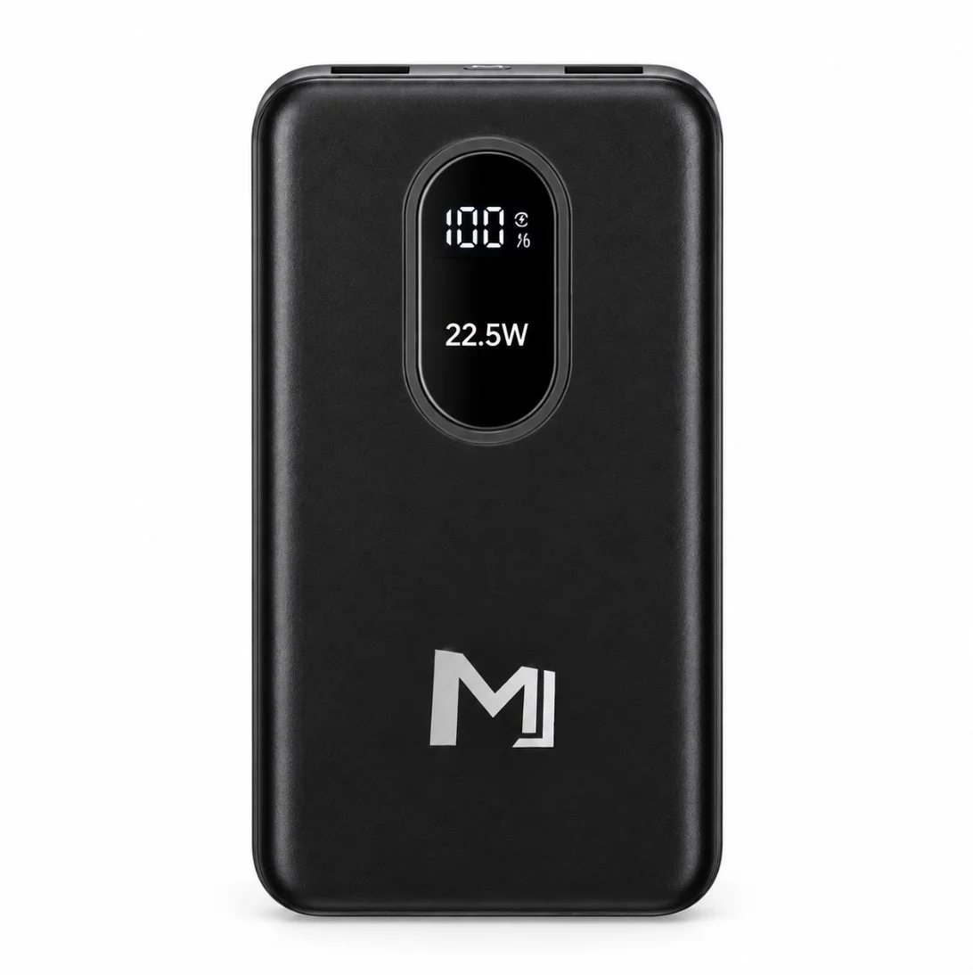 باور بانك MJ P-01 على خلفية بيضاء