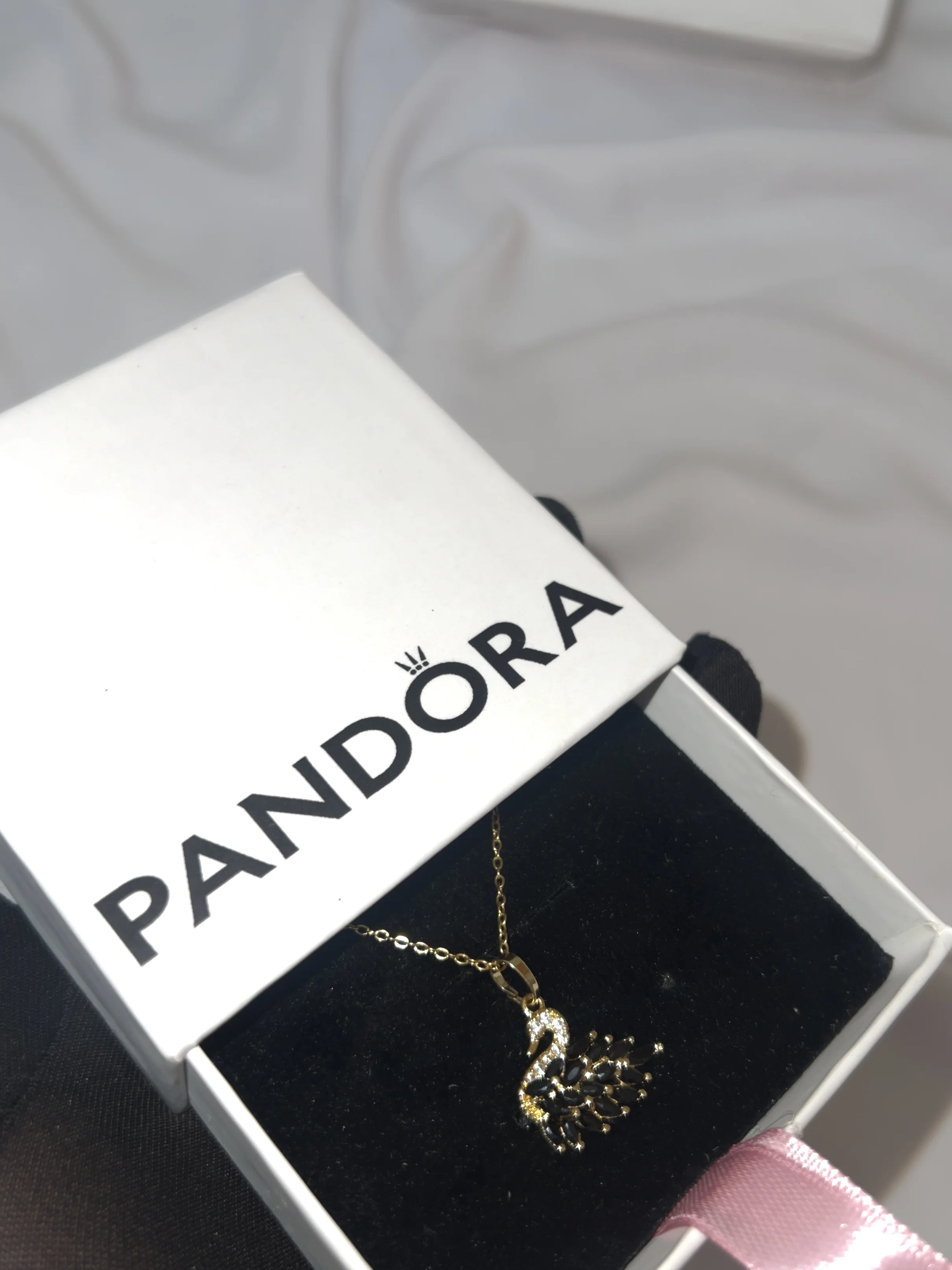 Collier Pandora Cygne Noir Doré