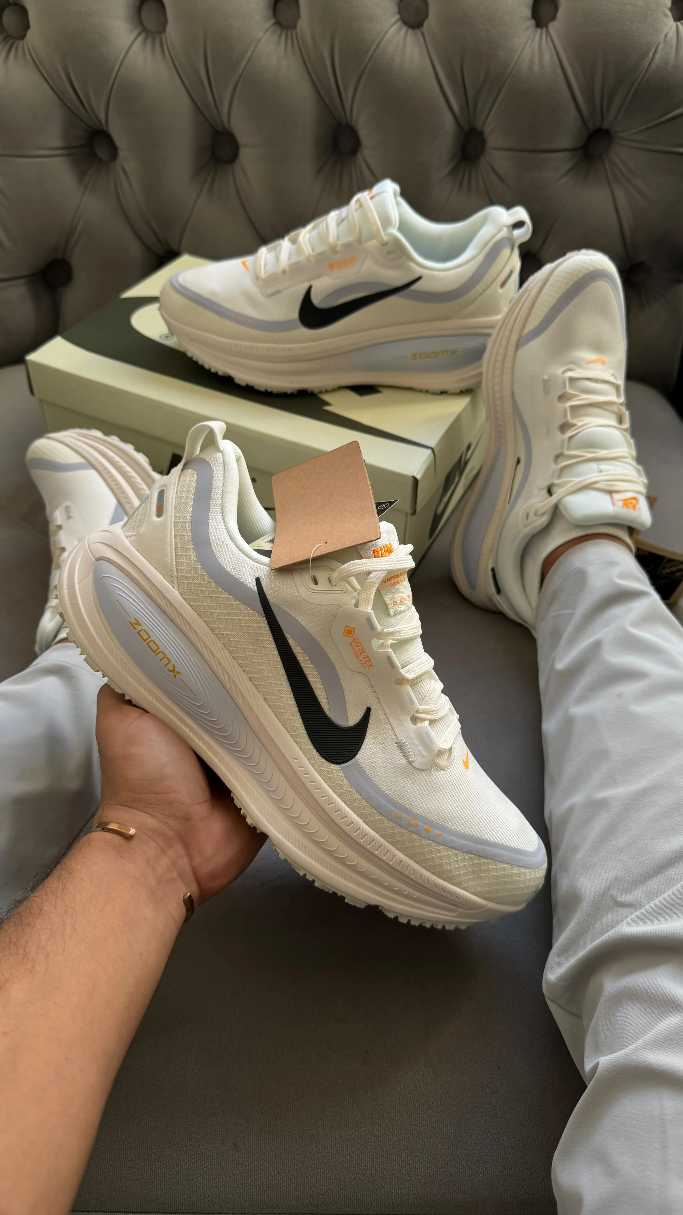 NIKE ZOOM X VOMERO BEIGE