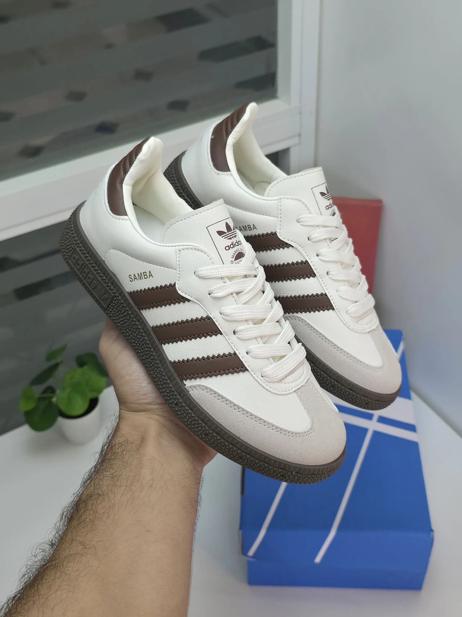 Baskets - Beige - B-501