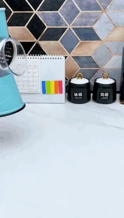 مبشرة الطبل على الطاولة