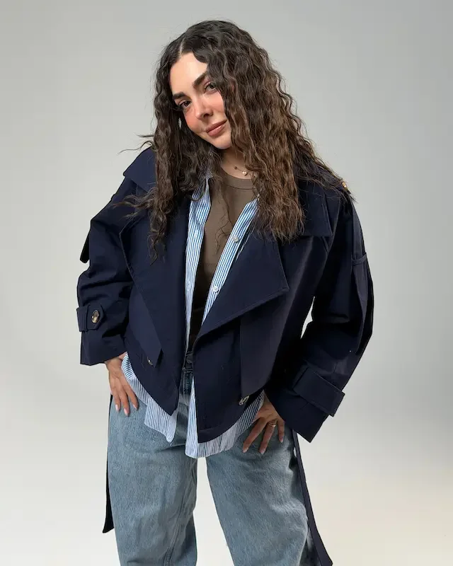 Un trench, deux styles