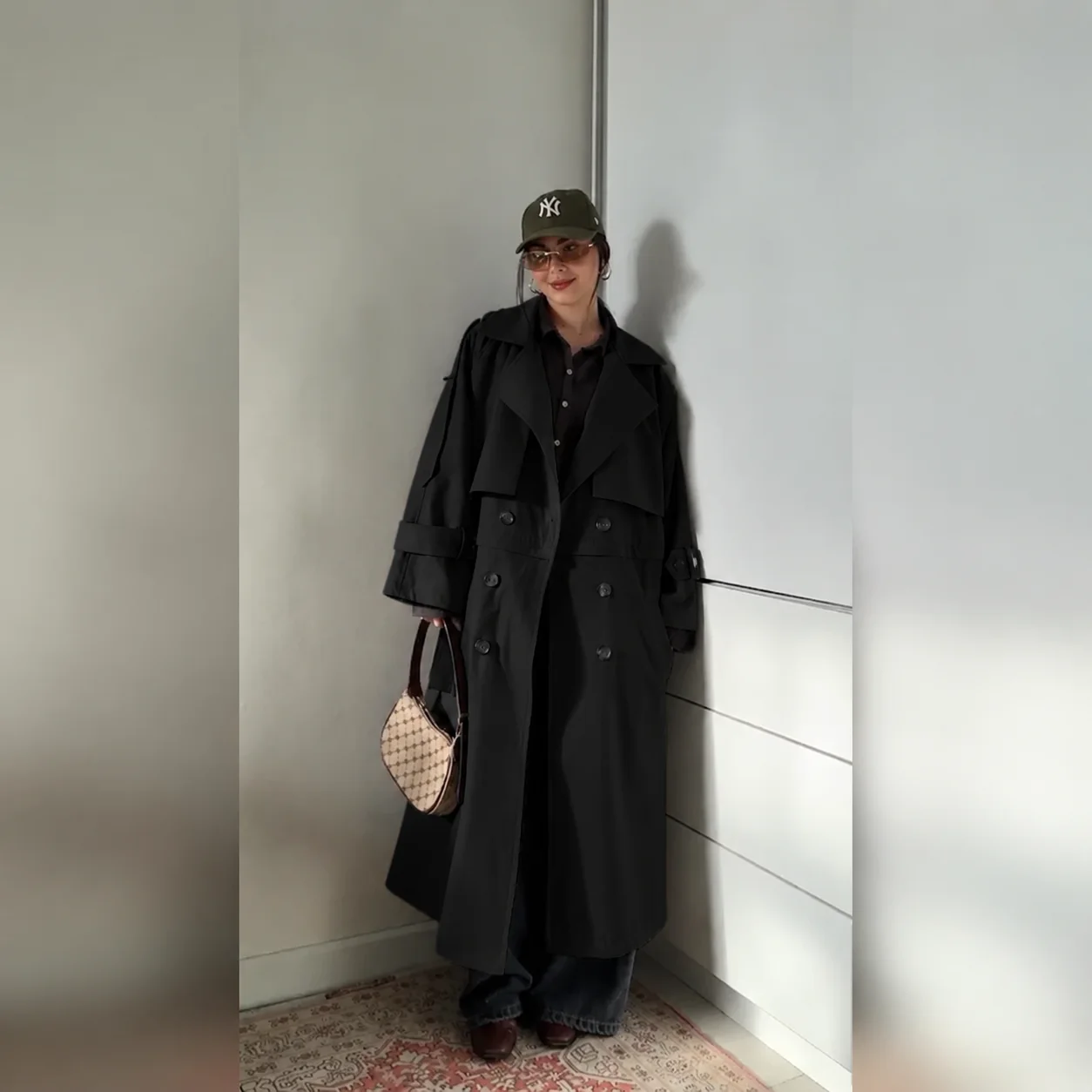 Un trench, deux styles