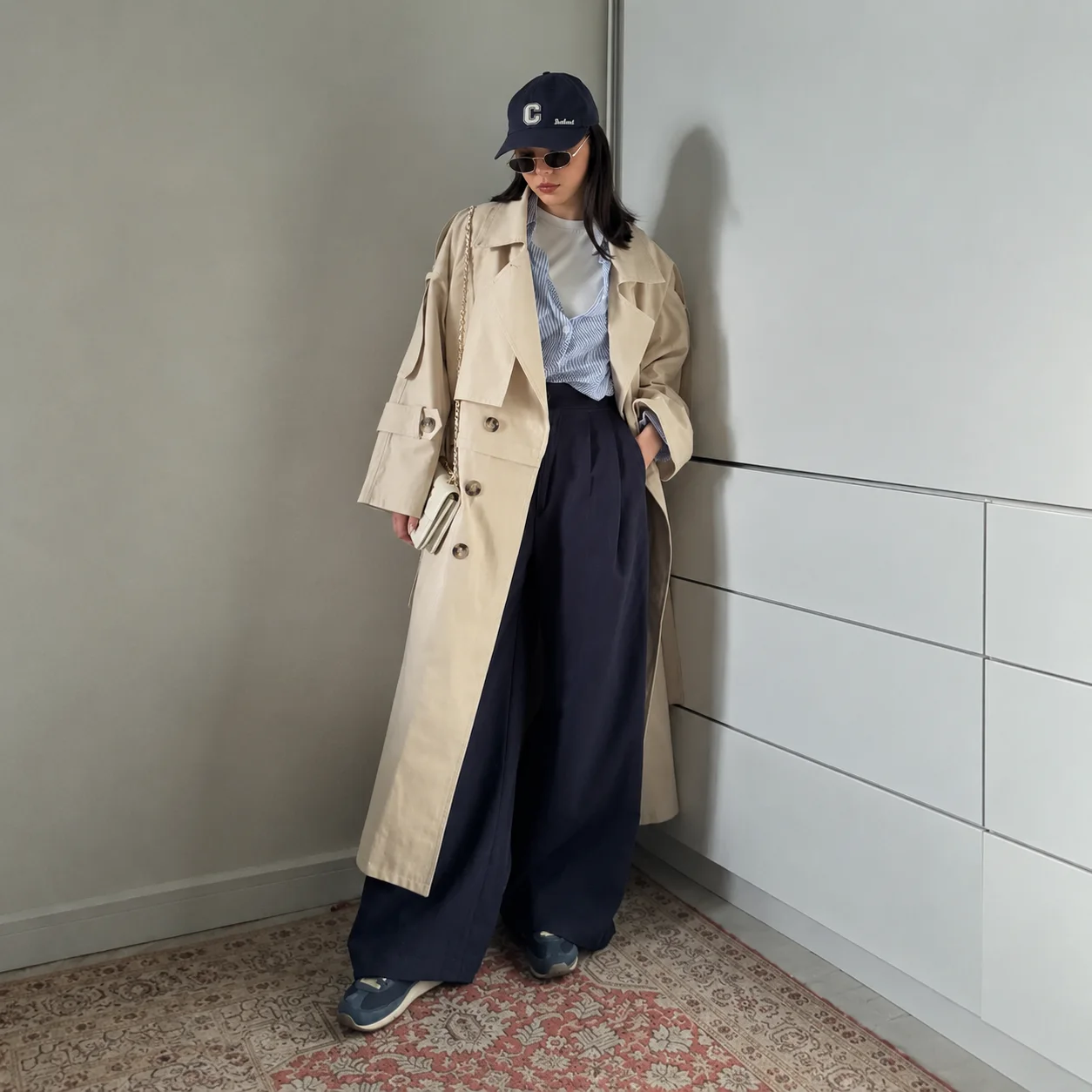 Un trench, deux styles