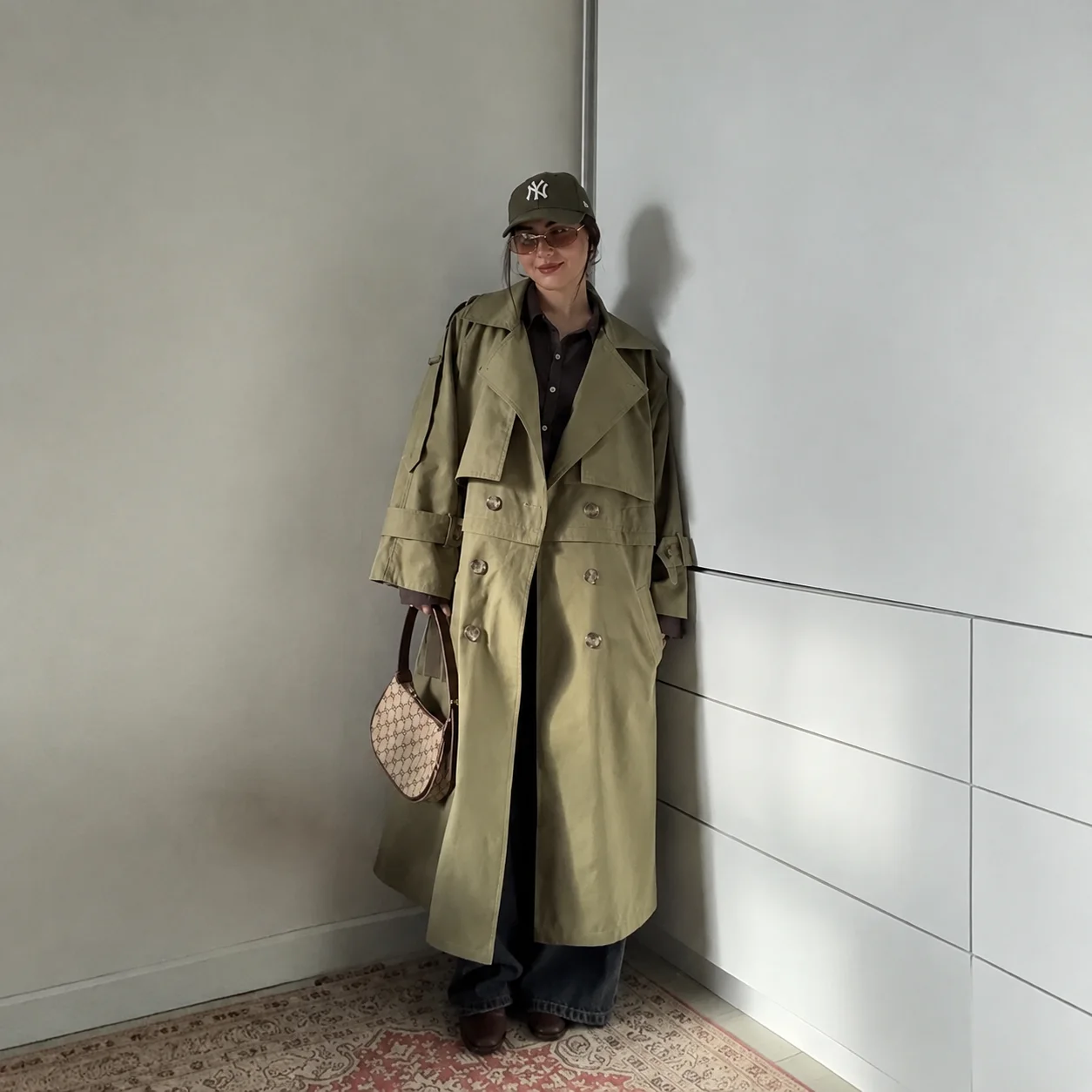 Un trench, deux styles