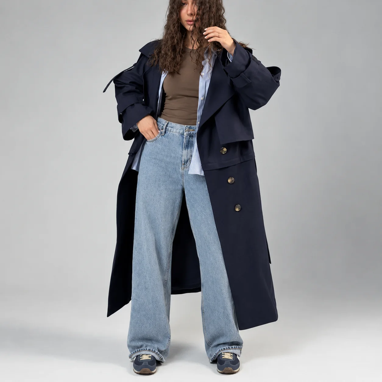 Un trench, deux styles