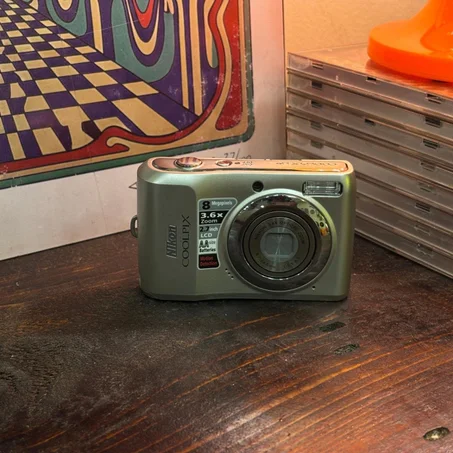 Nikon COOLPIX l19