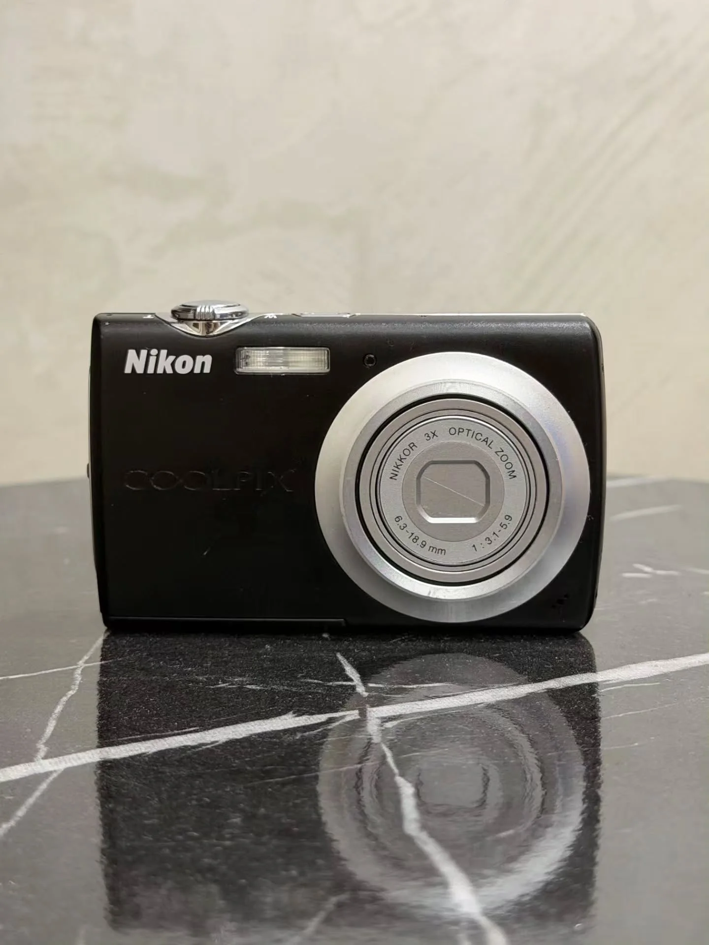 Nikon COOLPIX s203