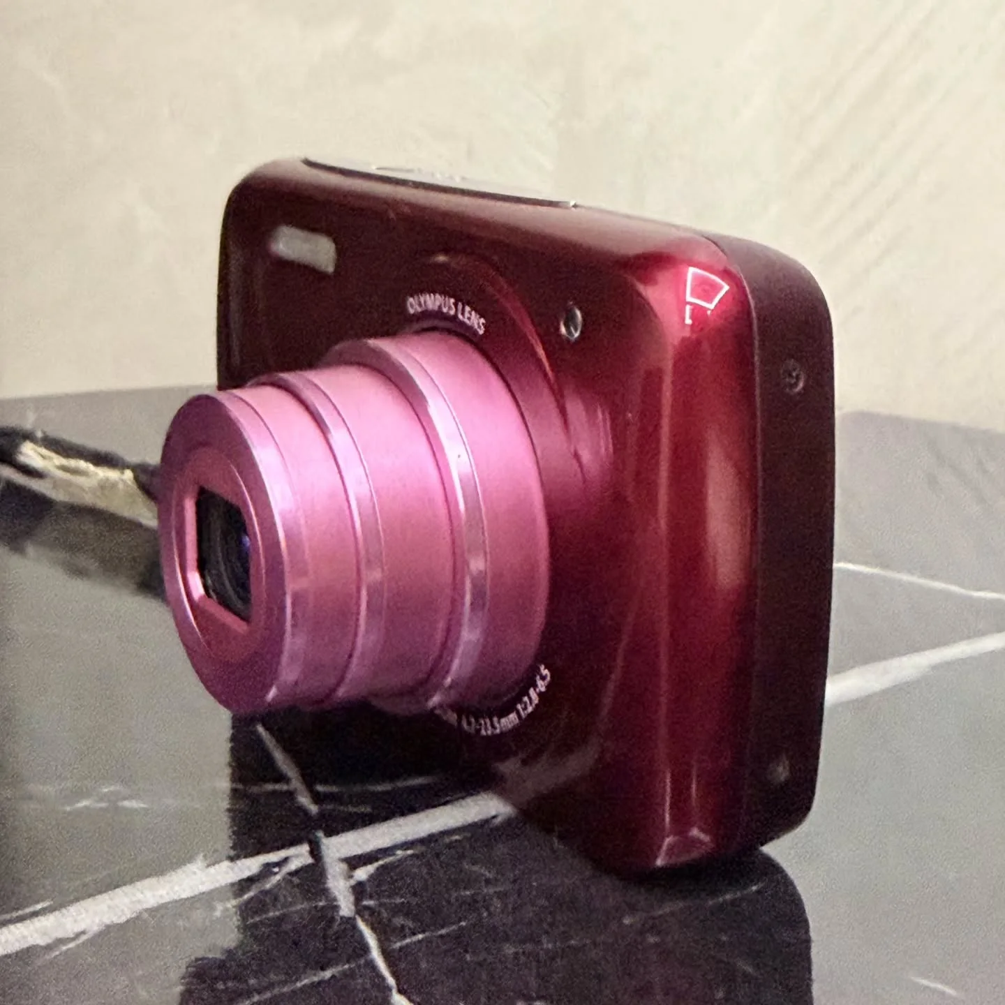 Olympus VH-210 - Pink/Red Edition (Vintage Digicam)