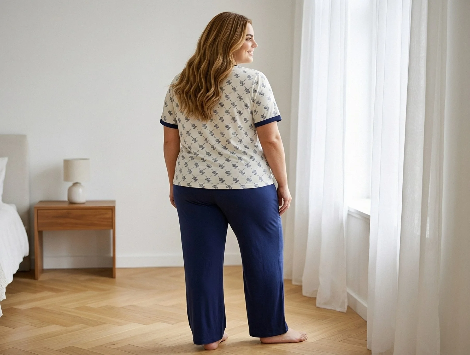 Pyjama blouse imprimée et pantalon marine