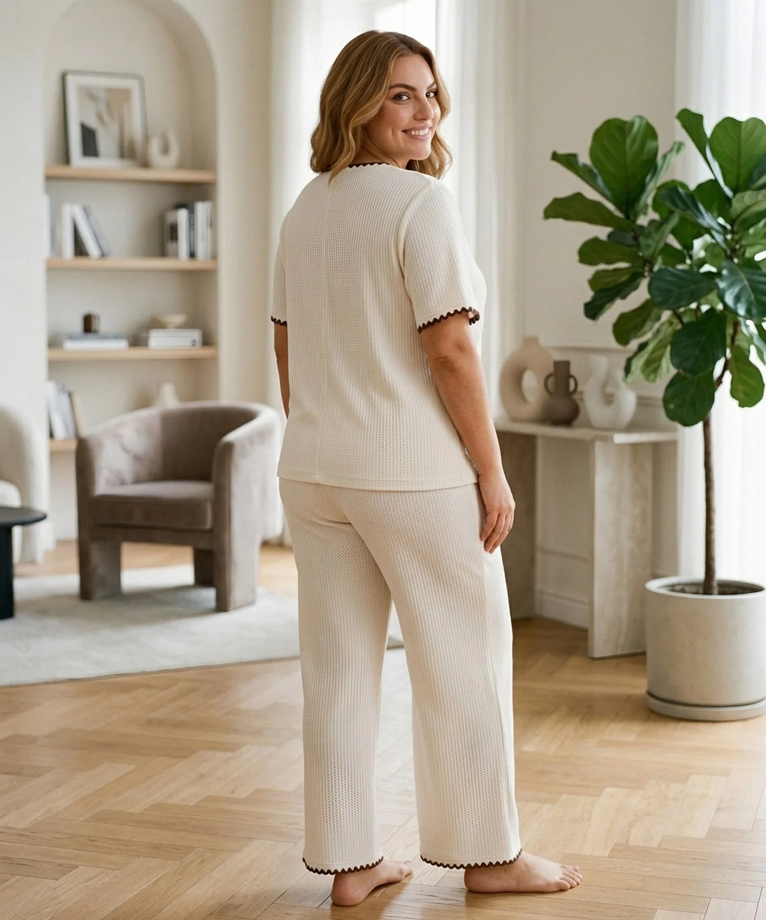 Pyjama blanc à bordure marron