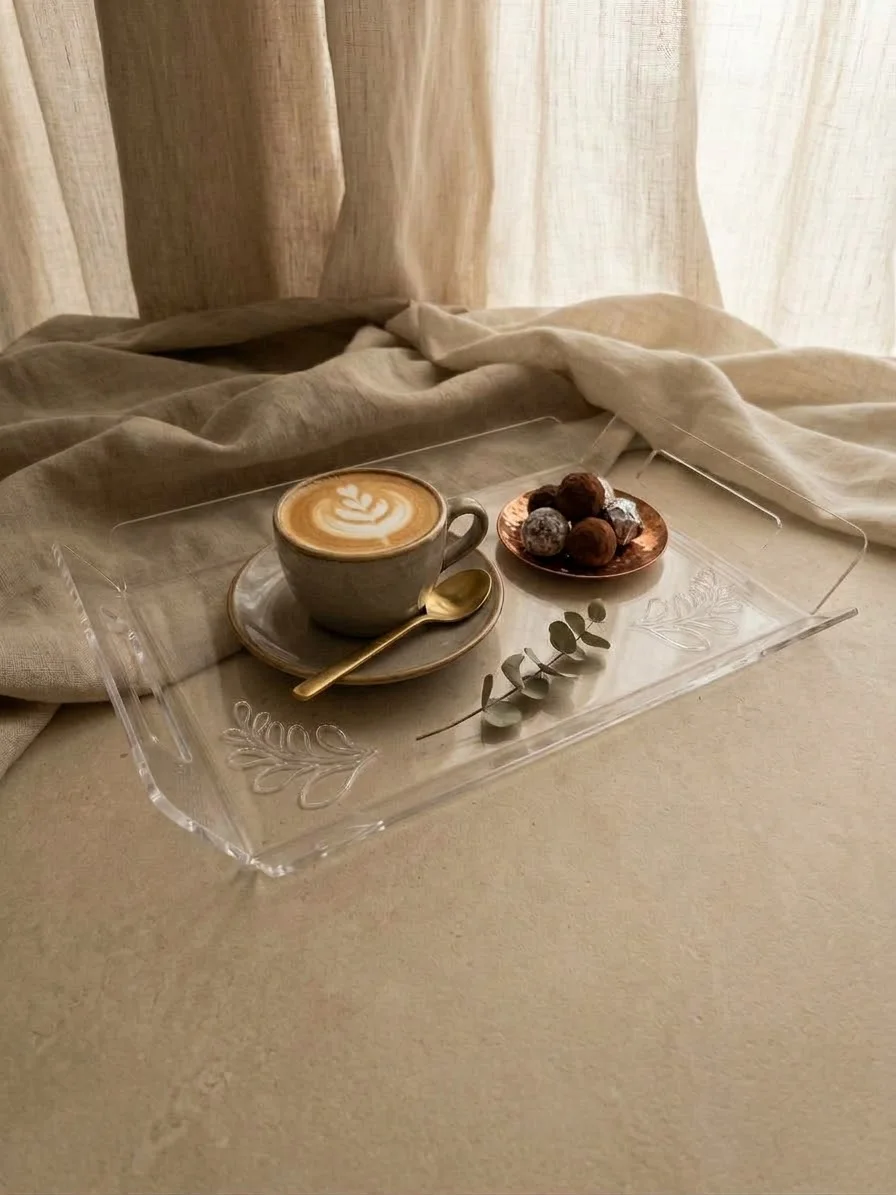 Plateau de service élégant en acrylique avec motifs de feuilles