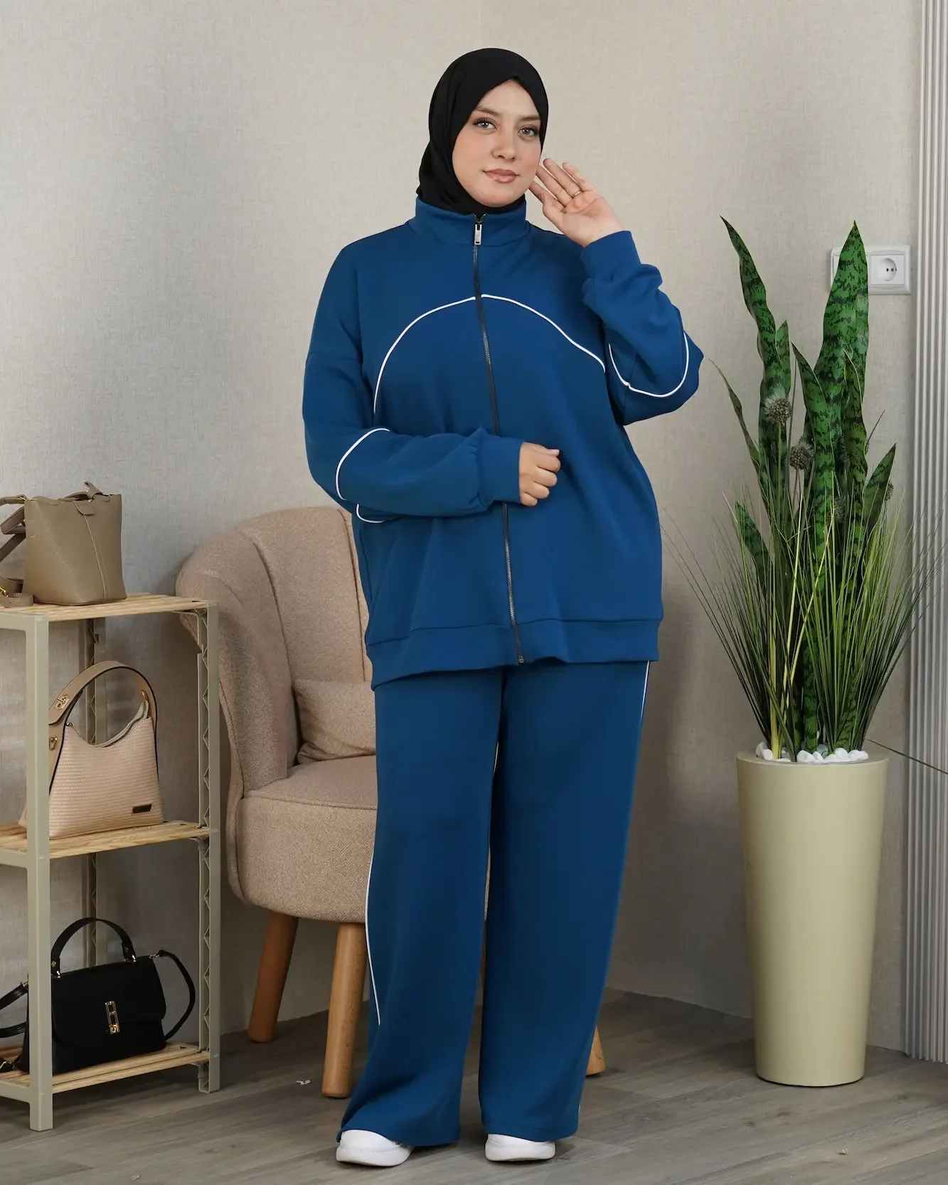 اللبسة اللي غادي تجمع ليك الراحة، الستايل والاحتشام فلوك واحد 🤍