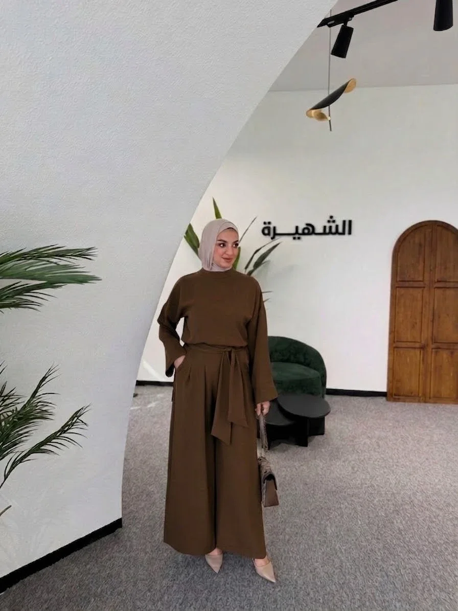 طقم نسائي أنيق قطعتين – أناقة وراحة في إطلالة واحدة