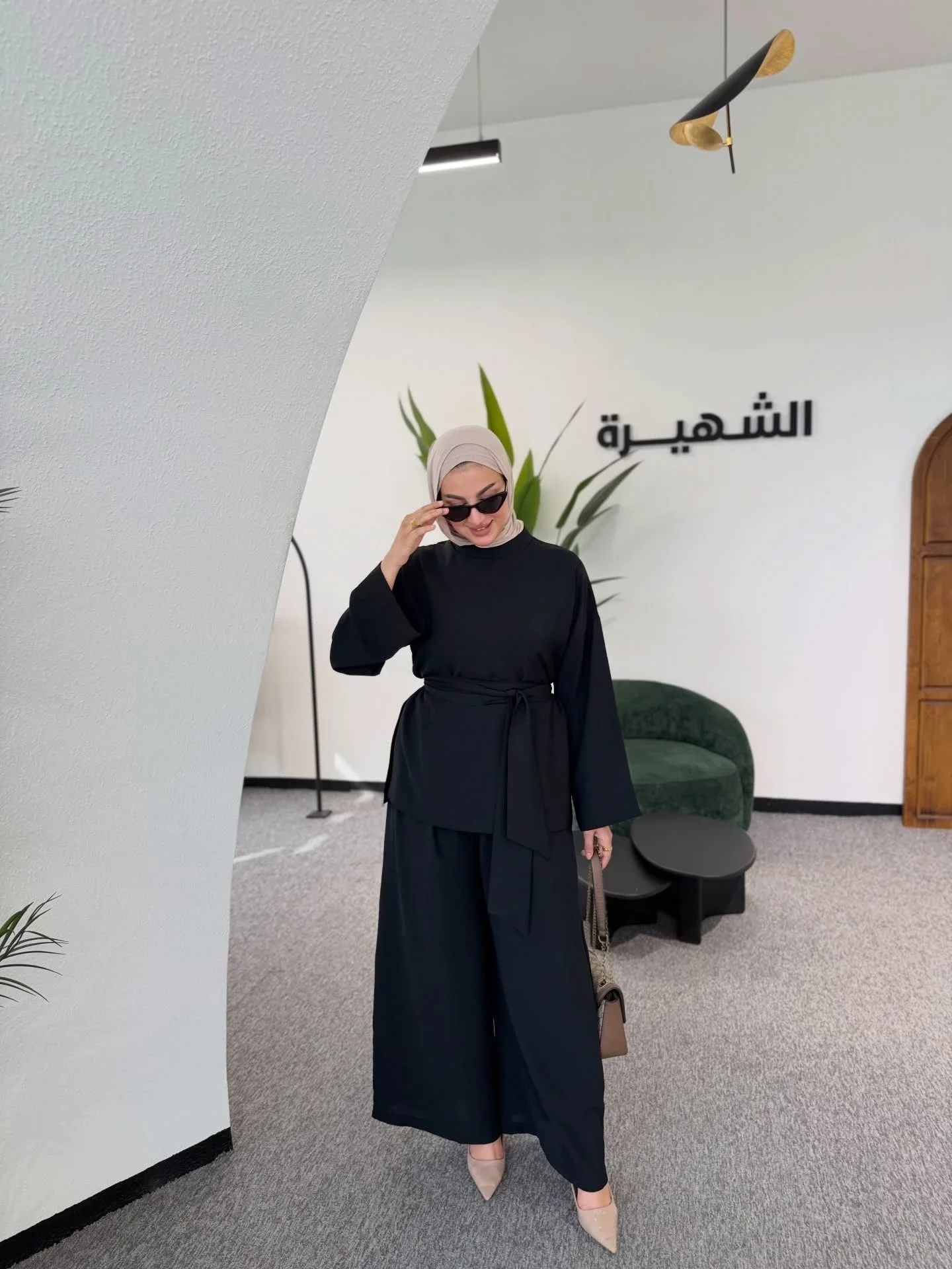 طقم نسائي أنيق قطعتين – أناقة وراحة في إطلالة واحدة