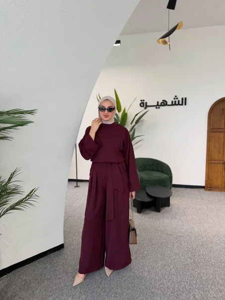 طقم نسائي أنيق قطعتين – أناقة وراحة في إطلالة واحدة