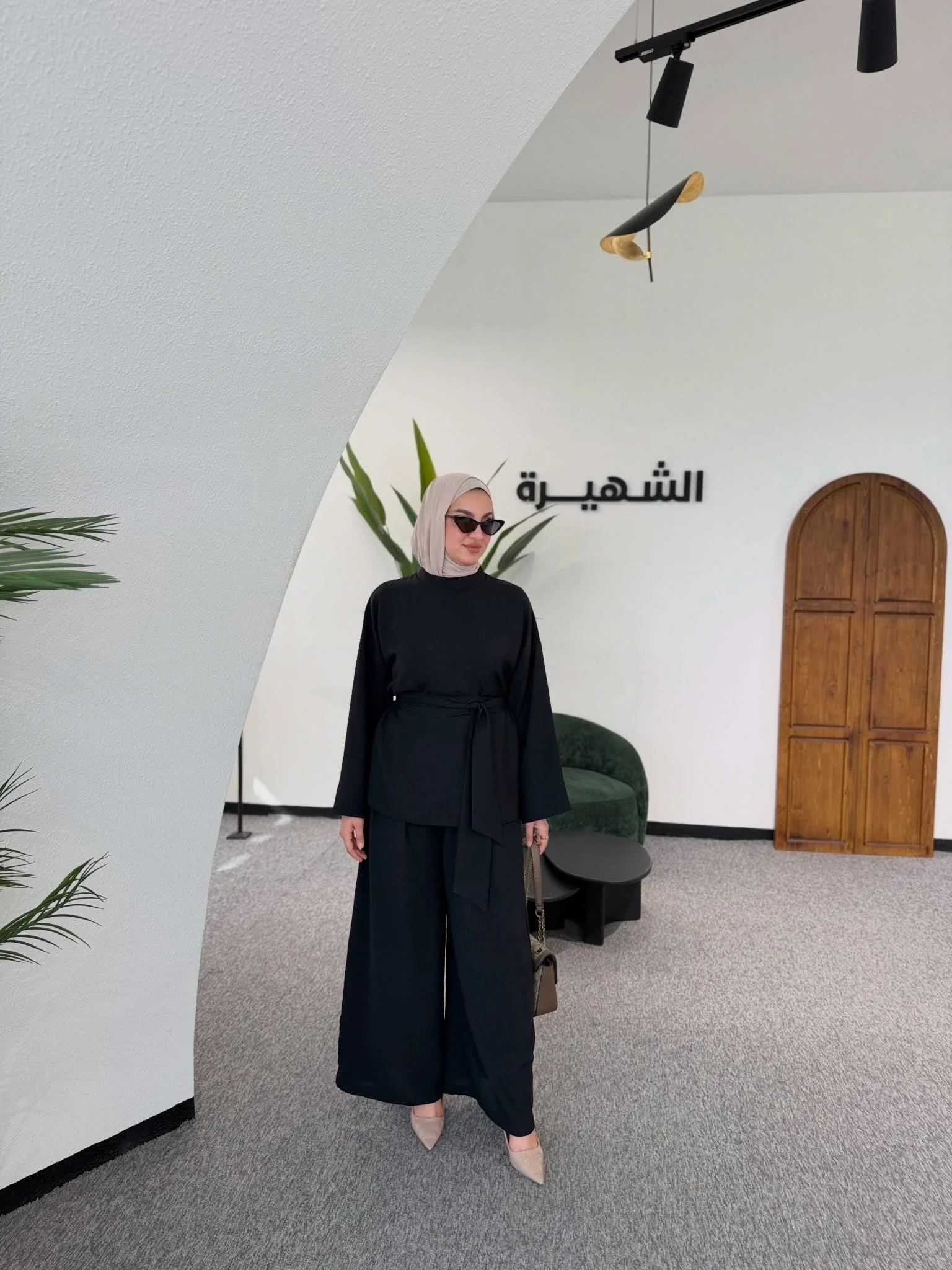طقم نسائي أنيق قطعتين – أناقة وراحة في إطلالة واحدة
