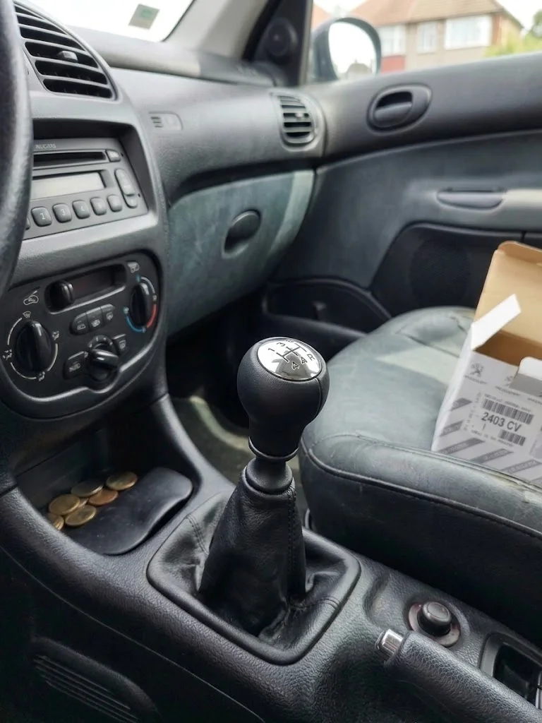 Pommeau de Levier  d'Origine Peugeot / Citroën ,en cuir (Réf: 2403CV)