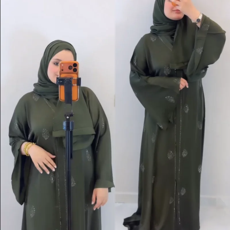 Abaya Émiratie Vert Olive avec Strass – Élégance & Raffinement ✨