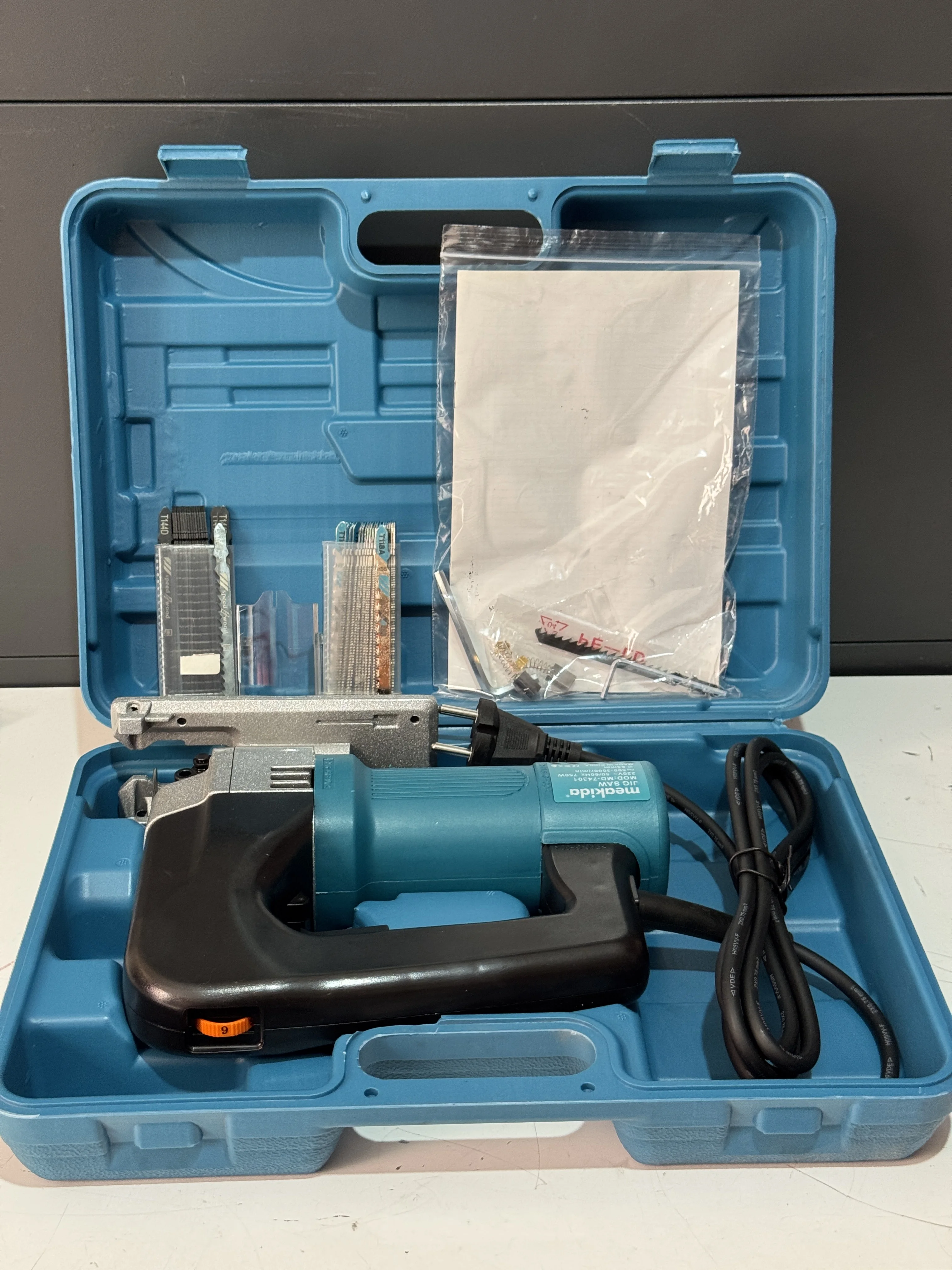 SCIE SAUTEUSE 750W MEAKIDA + ACCESOIRES