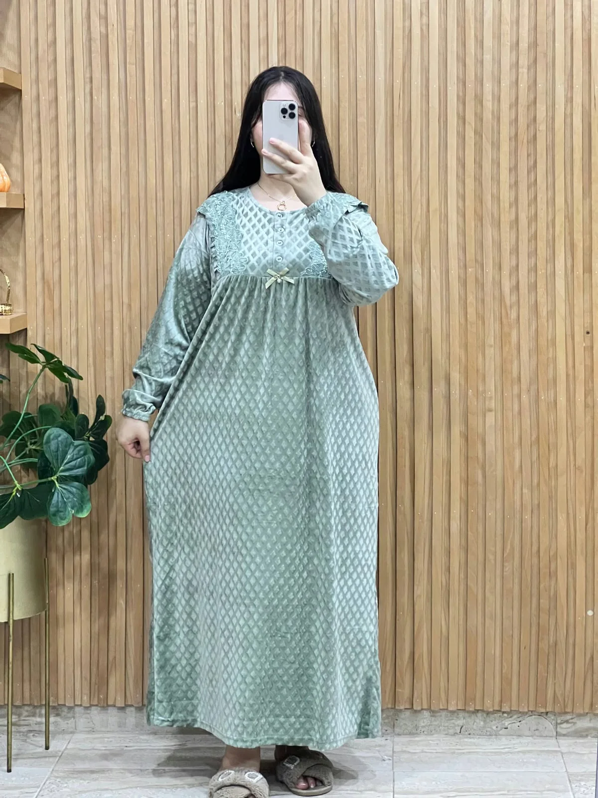 دشداشة نسائية طويلة مخمل برناوت — قندورة شتوية أنيقة