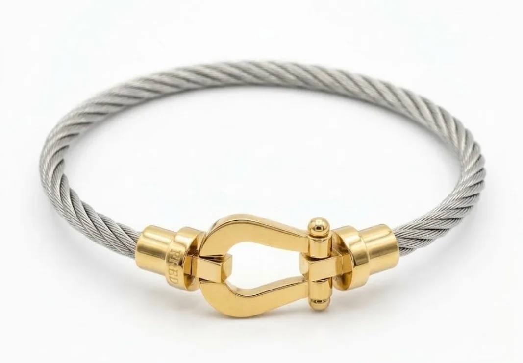 Bracelet Élégance Câble Argenté & Fermoir Doré