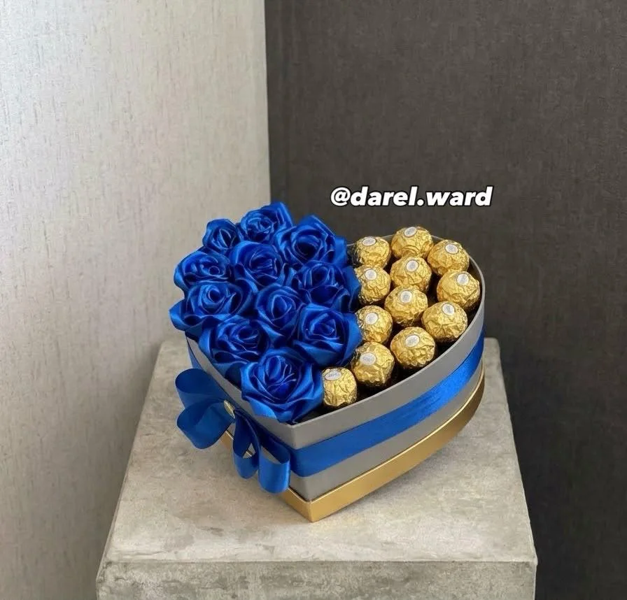 صندوق القلب الملكي 💙🍫