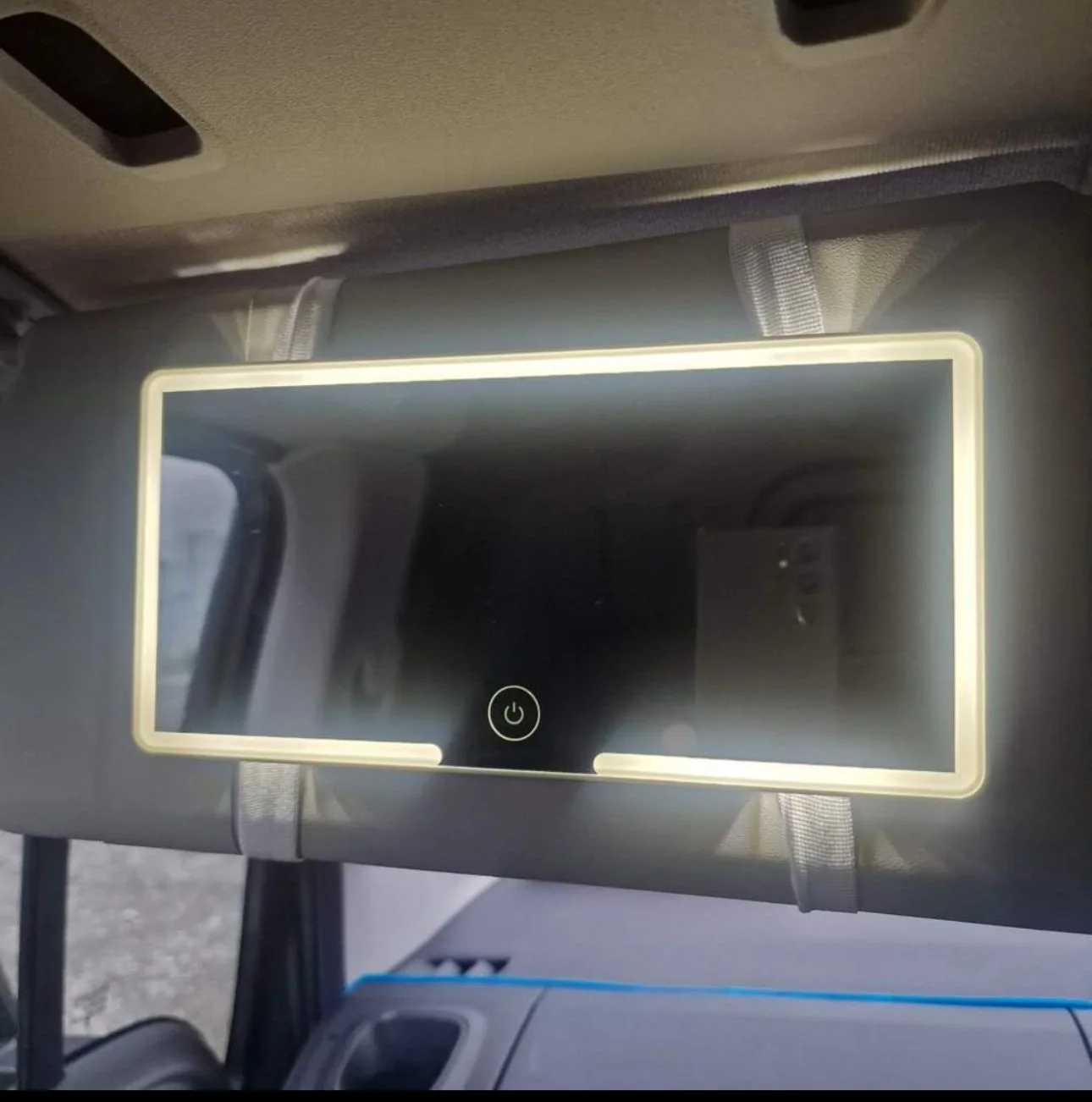 LumiMirror™ – Le miroir LED qui illumine chaque retouche
