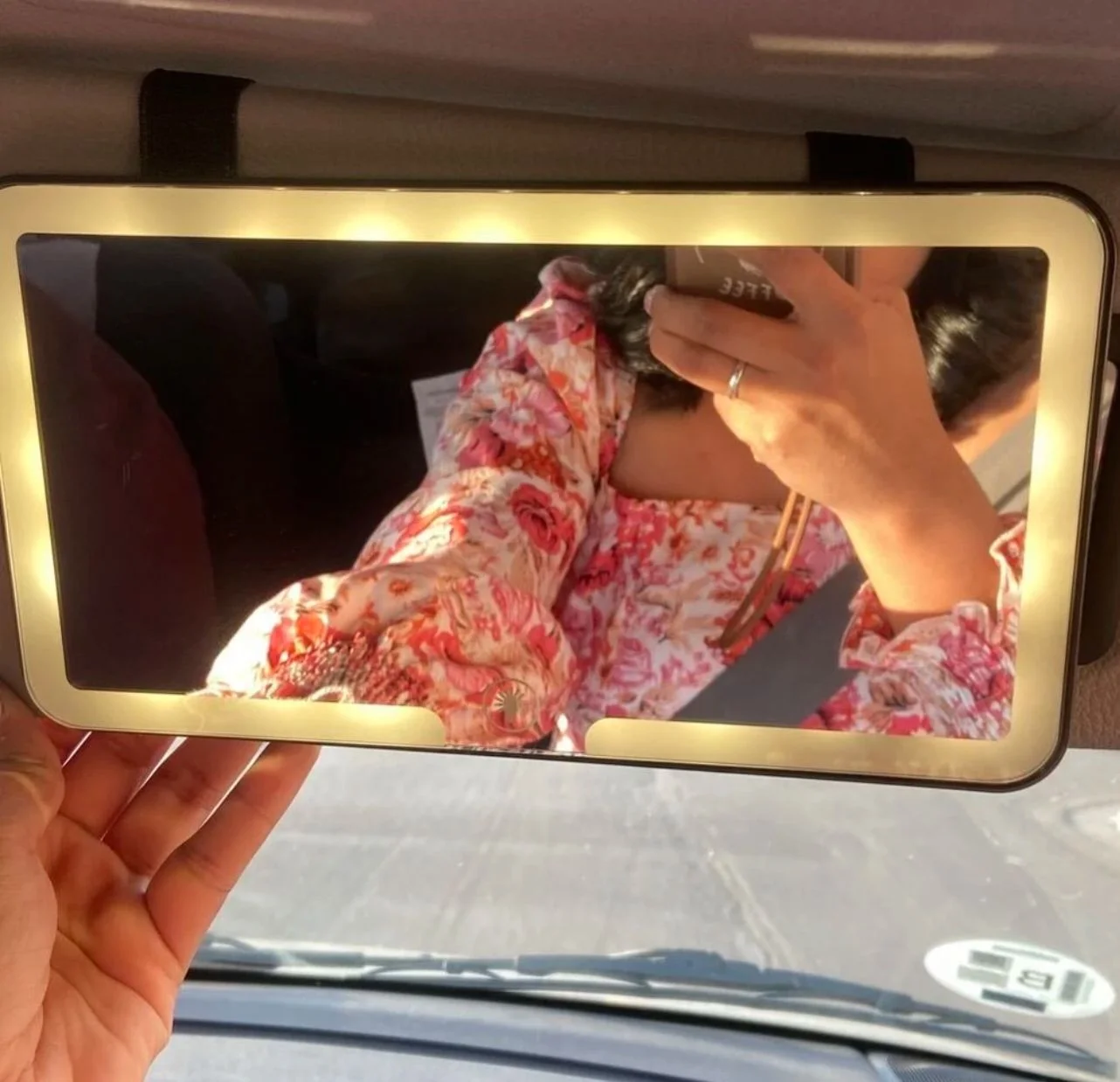 LumiMirror™ – Le miroir LED qui illumine chaque retouche