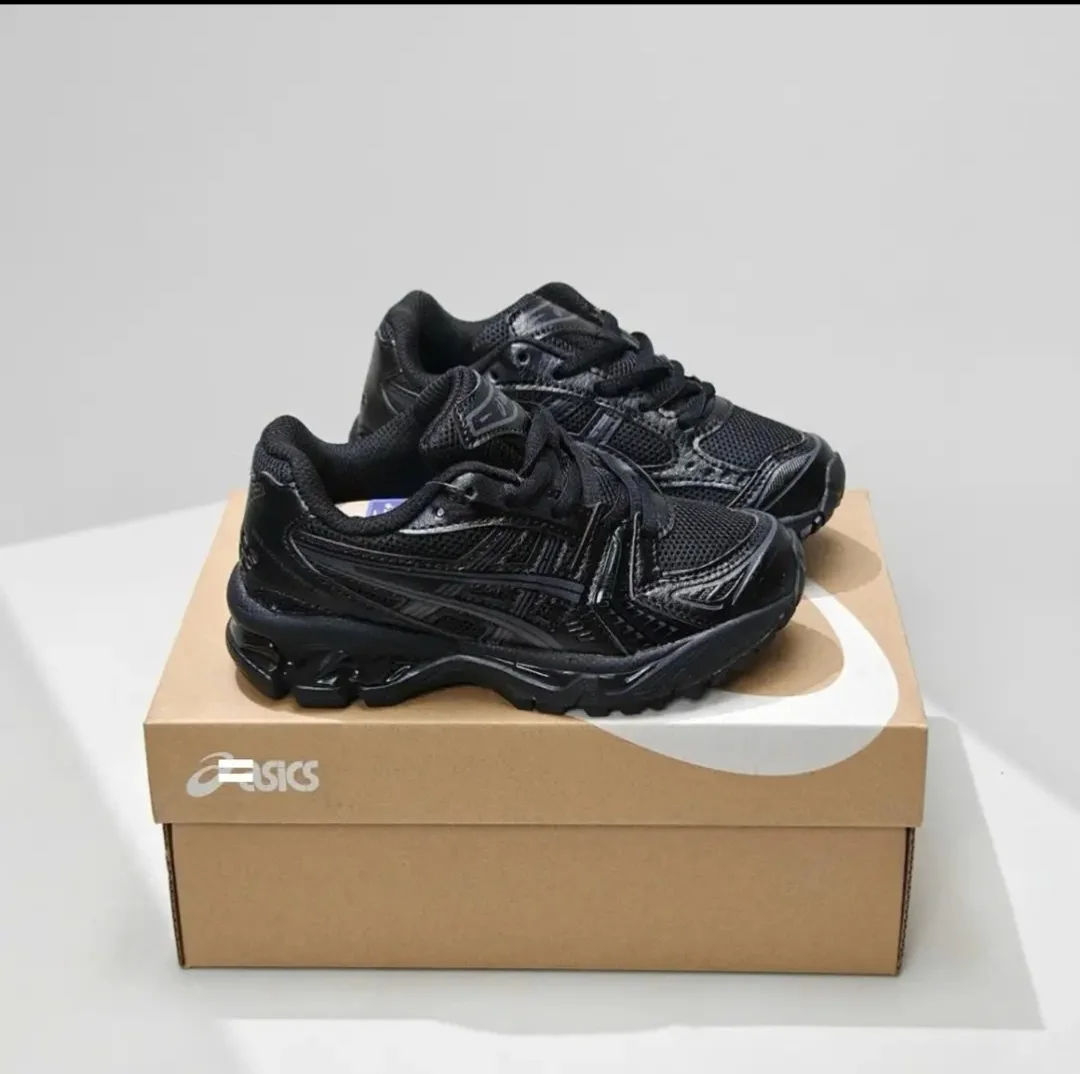 Asics noir 28-35