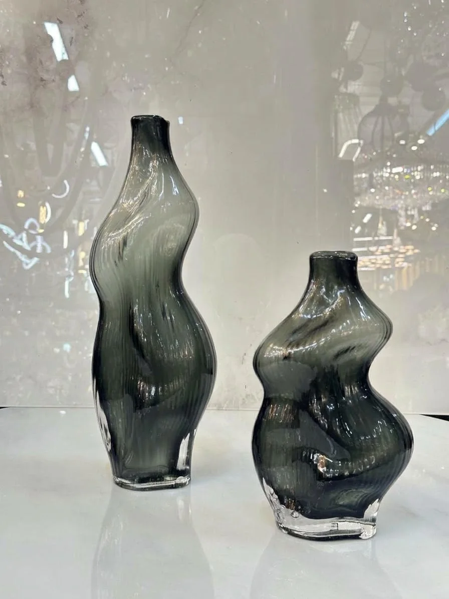 Ensemble de 2 Vases Design Ondulés en Verre Gris Fumé – Déco & Idée Cadeau