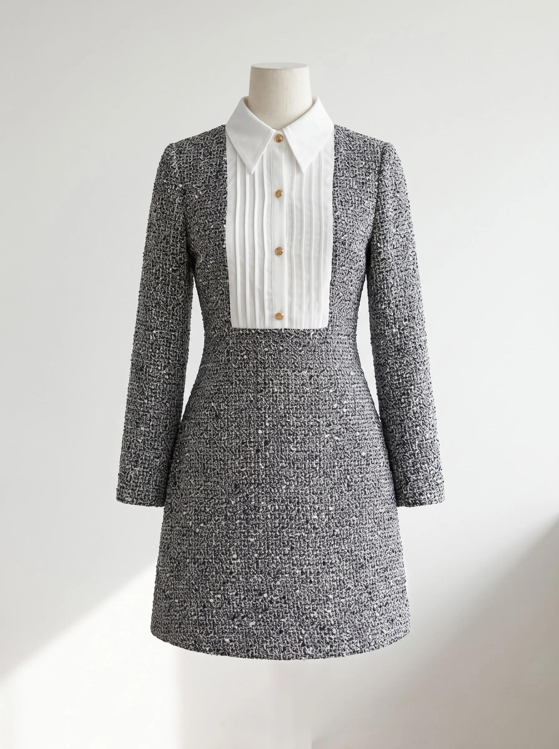 Robe Courte en Tweed avec Plastron Chemise et Boutons Dorés
