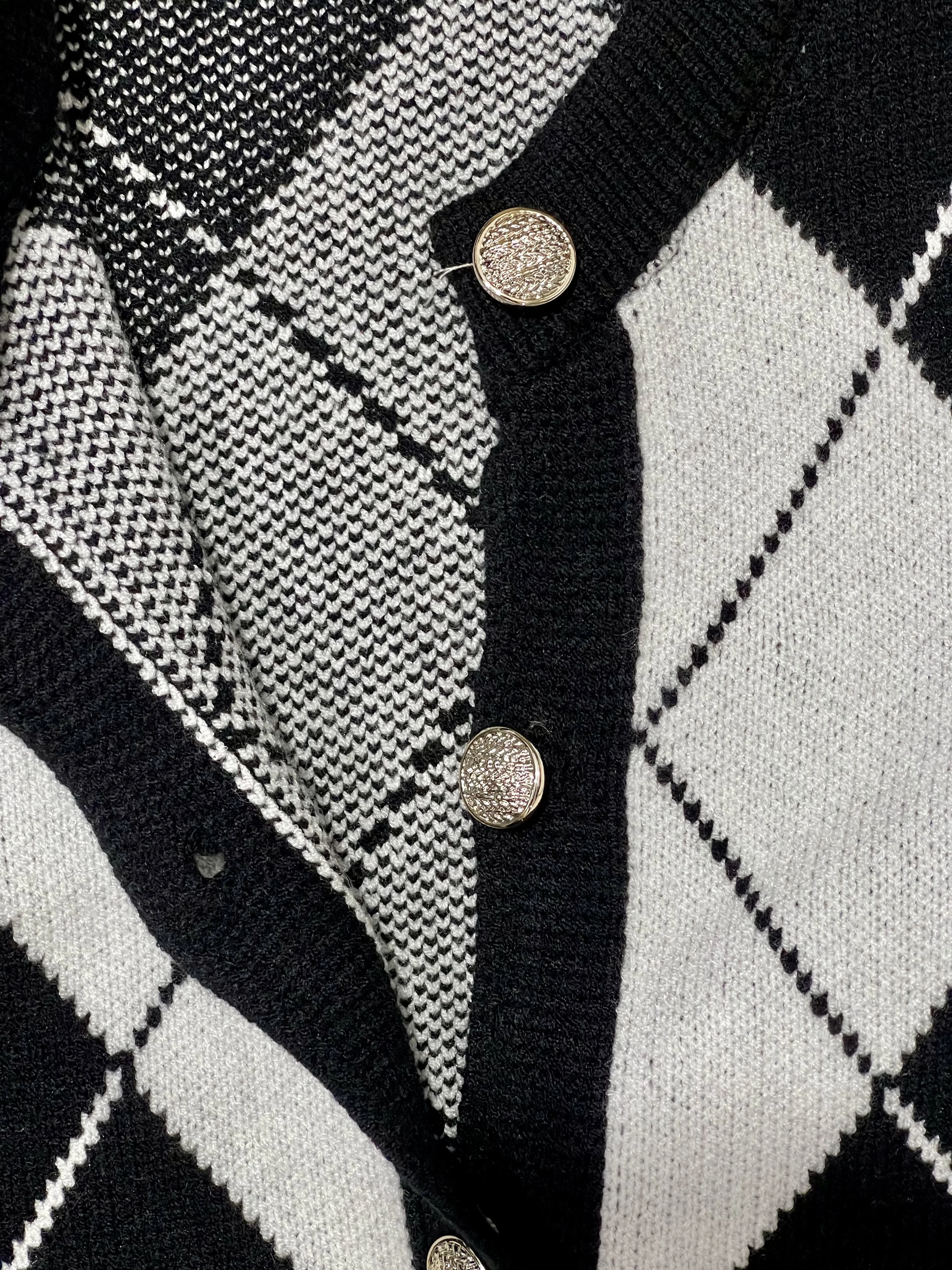 Cardigan Femme à Losanges Colorés – Élégant & Tendance