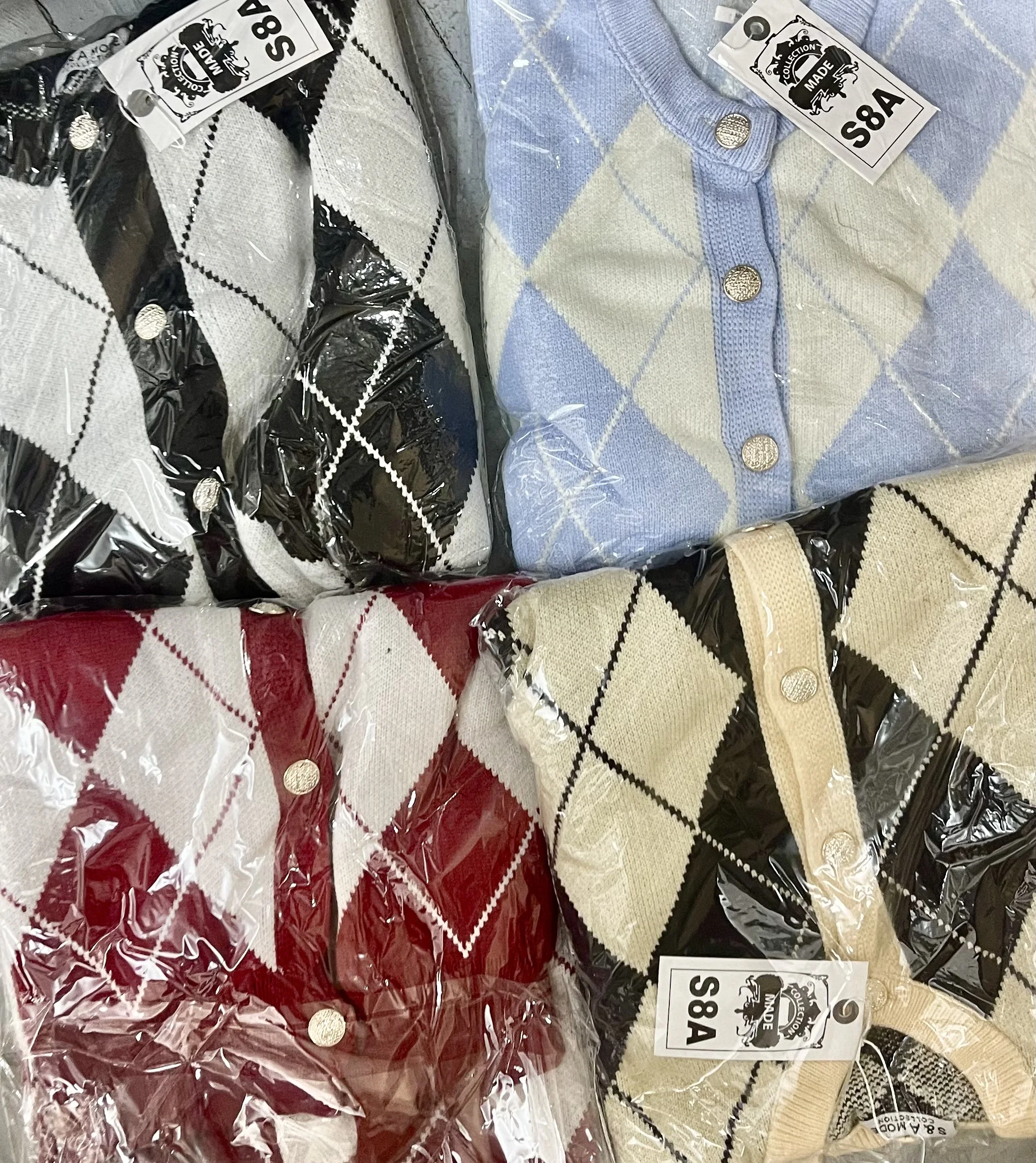 Cardigan Femme à Losanges Colorés – Élégant & Tendance