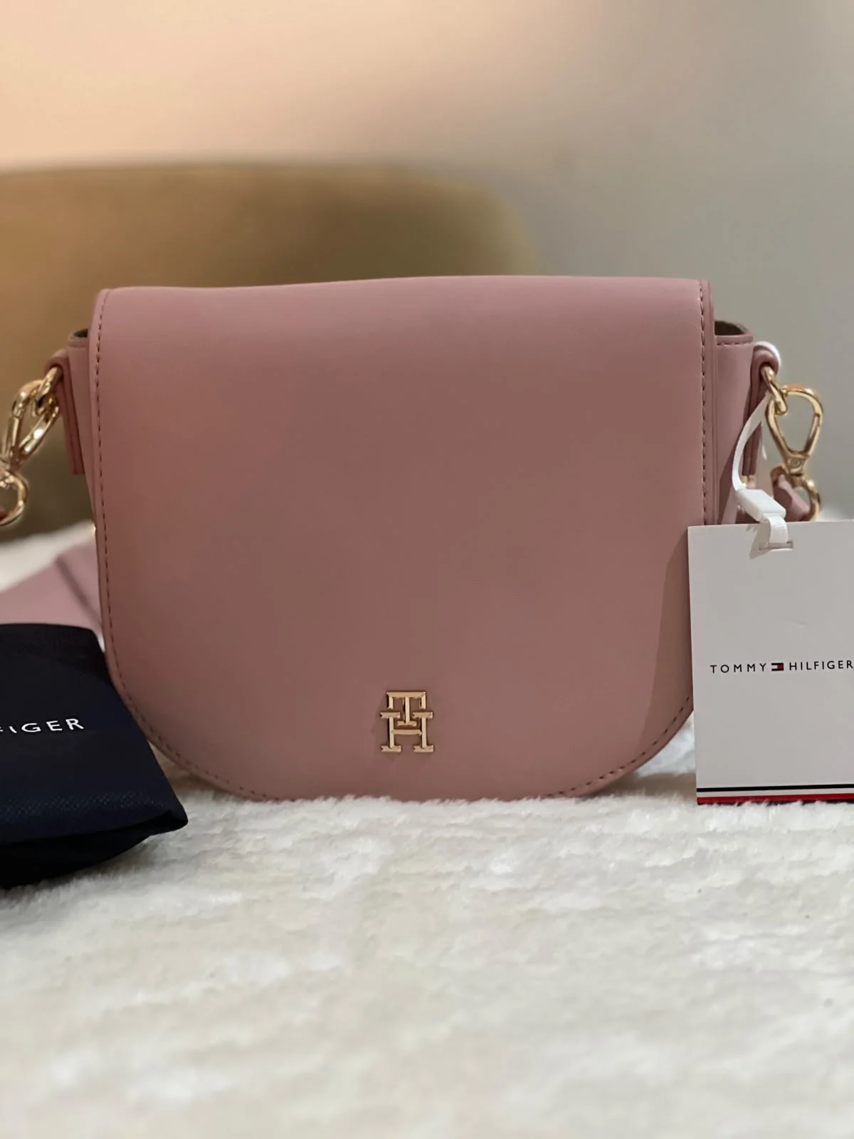 Sac demi-lune à rabat monogramme TH - Tommy Hilfiger - Vieux rose
