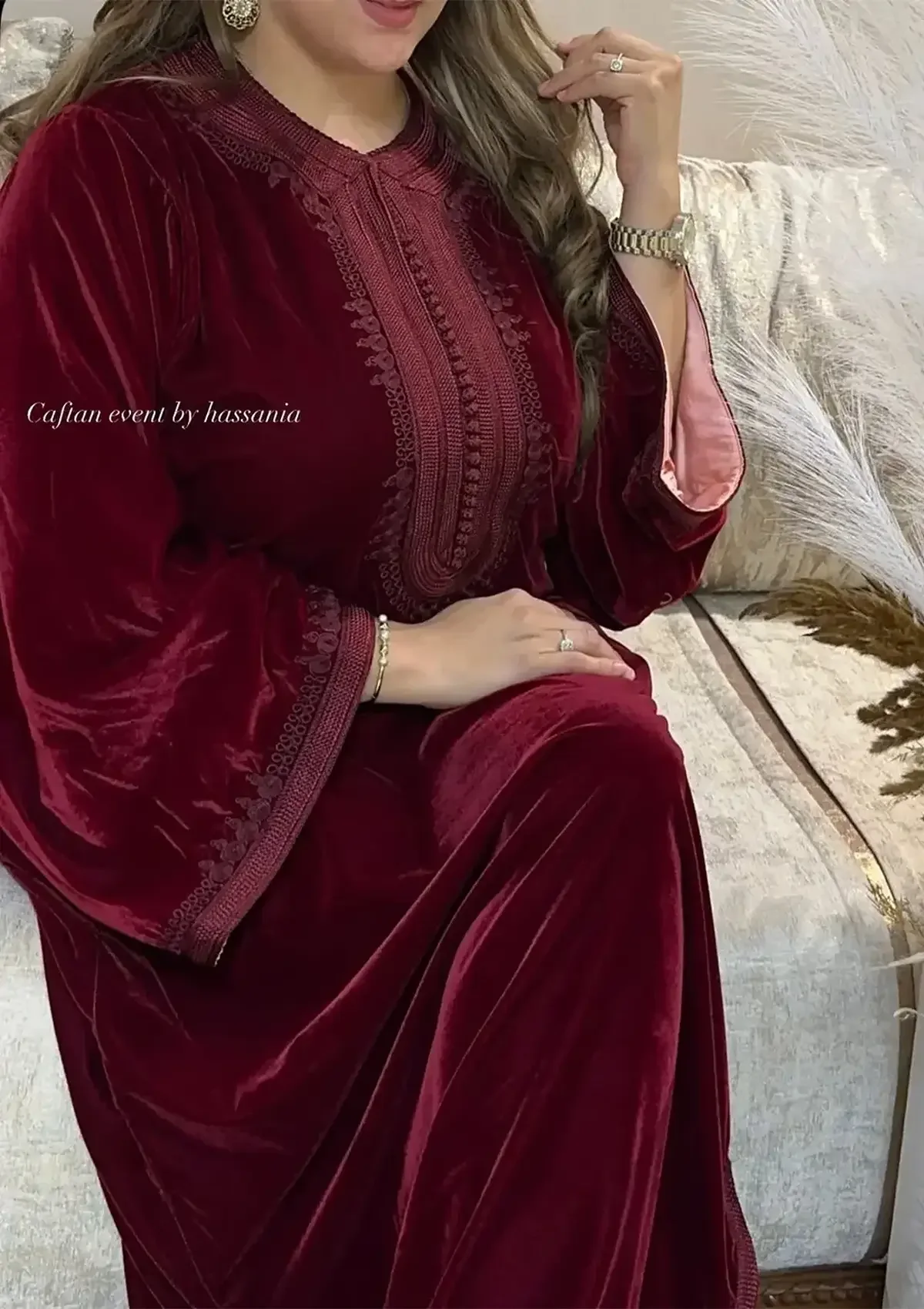 قفطان مبرا فاخر بالفصالة المخزنية – حضور مغربي يبان من أول نظرة