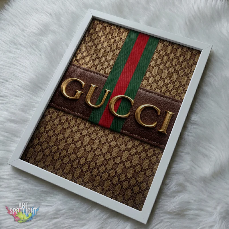 GUCCI GOLD LOGO AND STRIPES