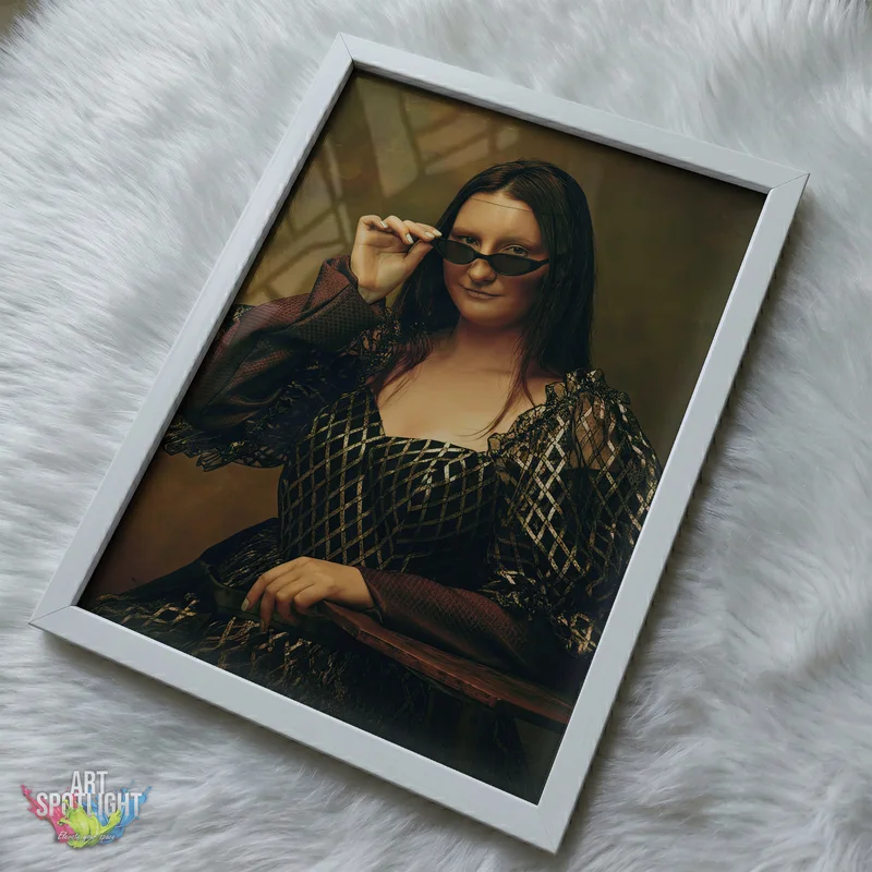 MONA LISA IN SHADES