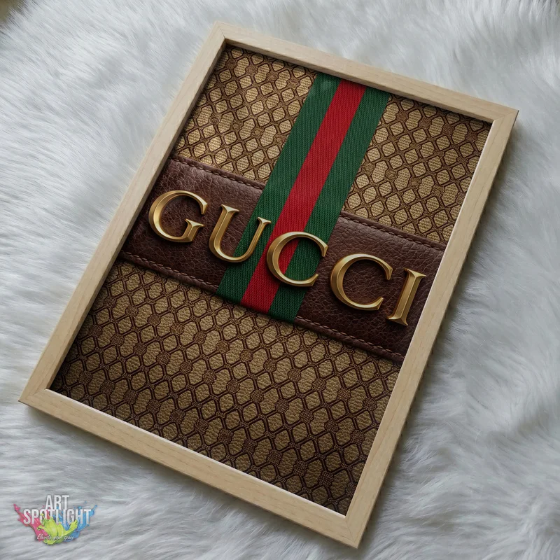 GUCCI GOLD LOGO AND STRIPES