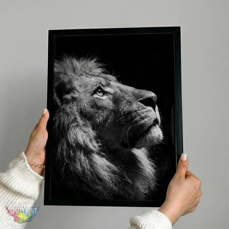 BLACK AND WHITE LION PROFILE