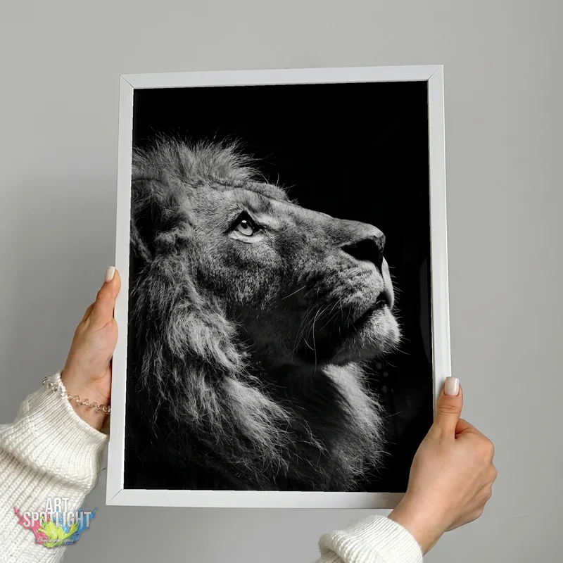 BLACK AND WHITE LION PROFILE