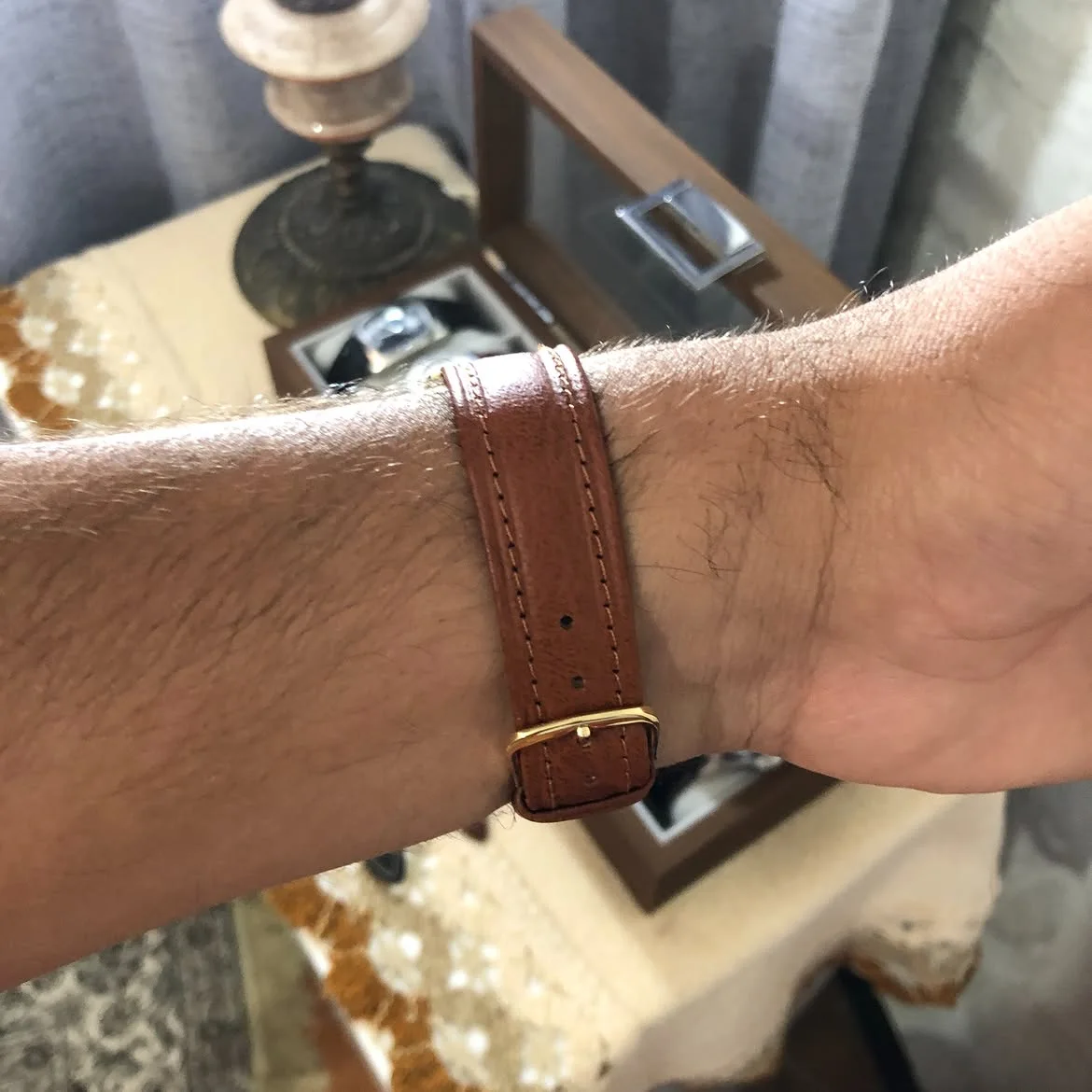 ⌚️✅ ROYAL ✅Cette montre-bracelet élégante au boîtier de forme tonneau et au bracelet en cuir marron