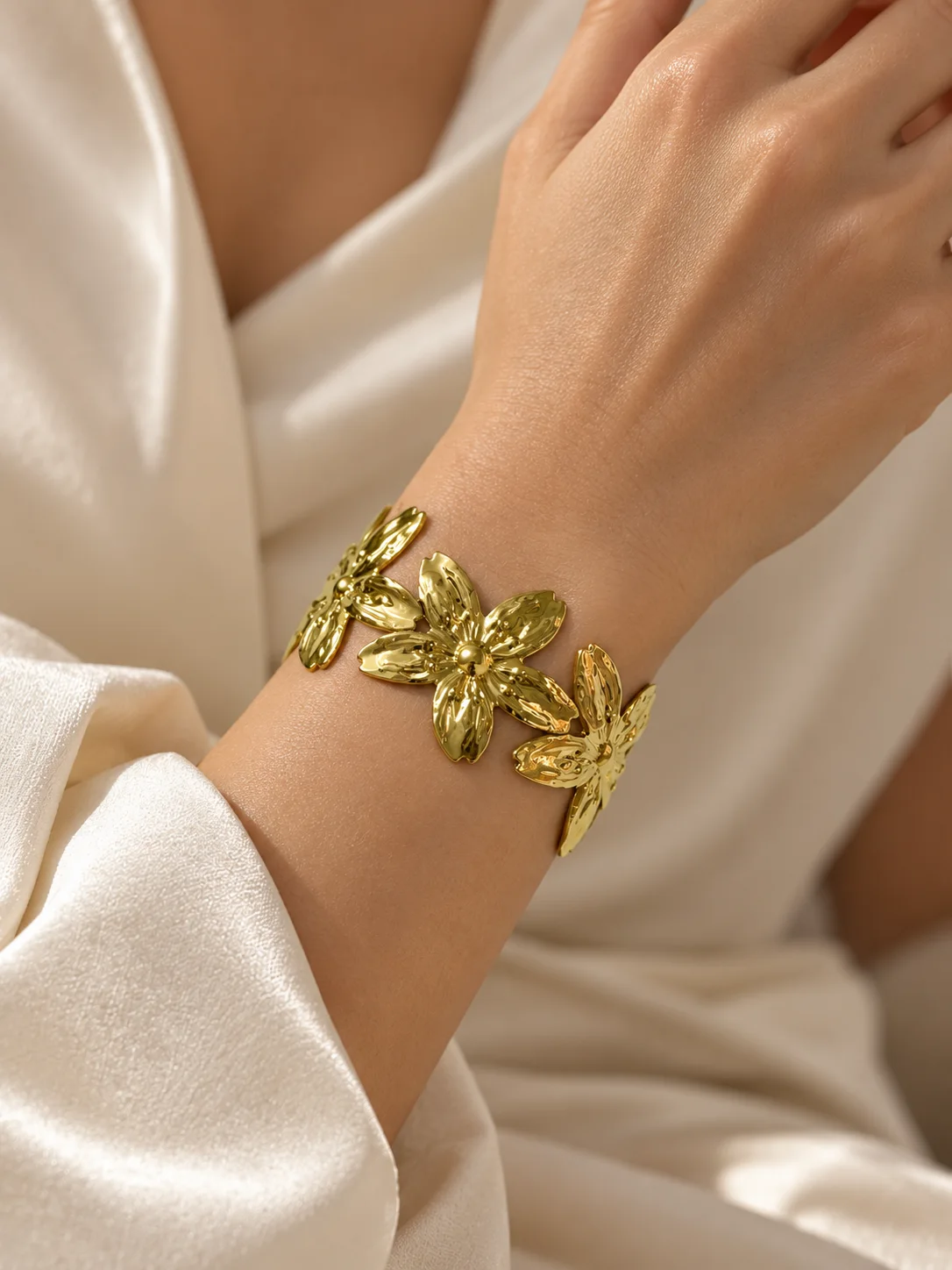 Bracelet Fleurs Dorées Ajustable