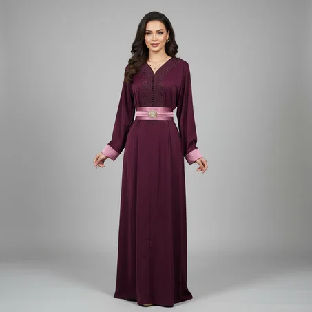 Caftan Moderne avec Ceinture Assortie & Broderies Poitrine