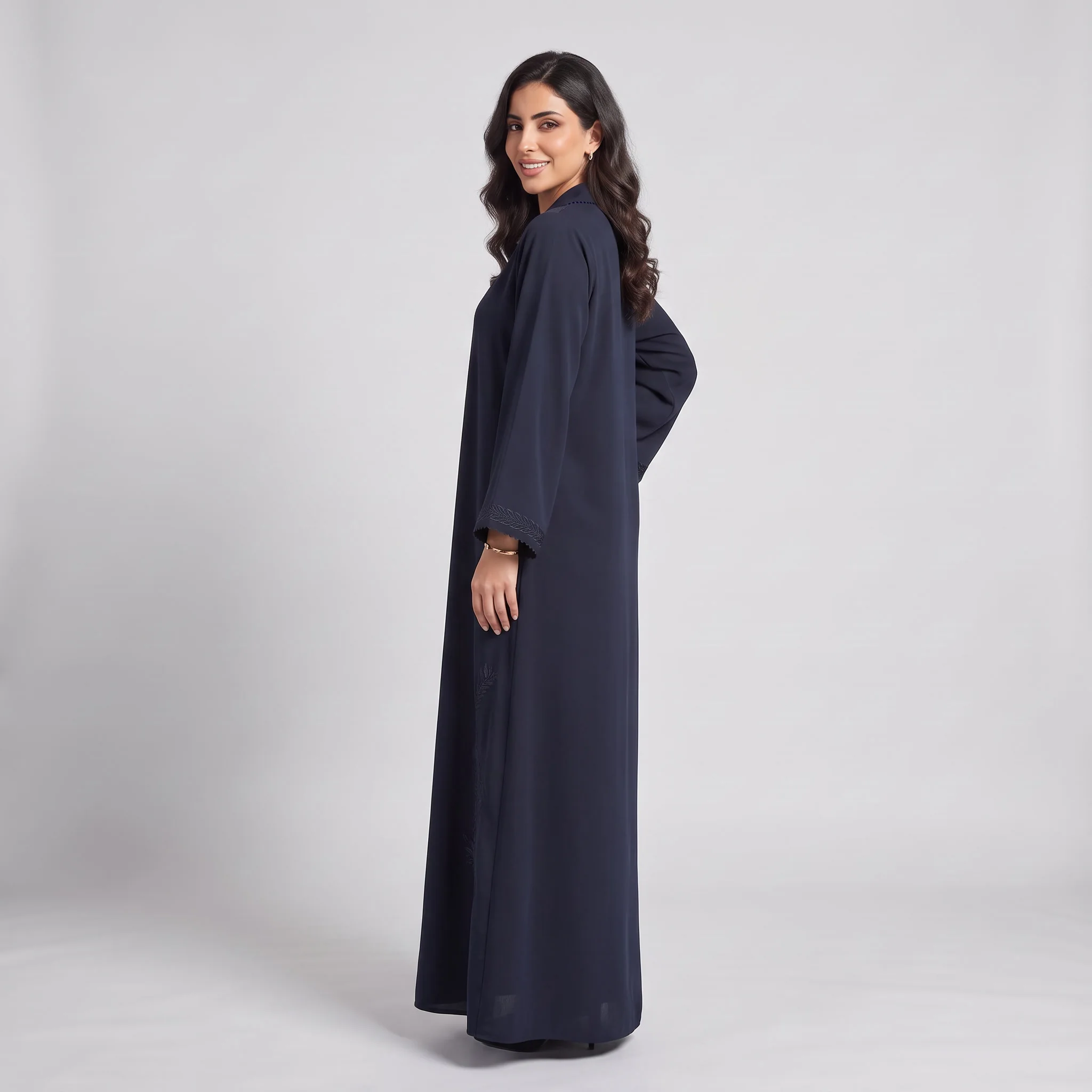 Djellaba Haute Couture en Crêpe de Soie – Finition Randa Fait Main & Tarz Rbati Tone sur Tone