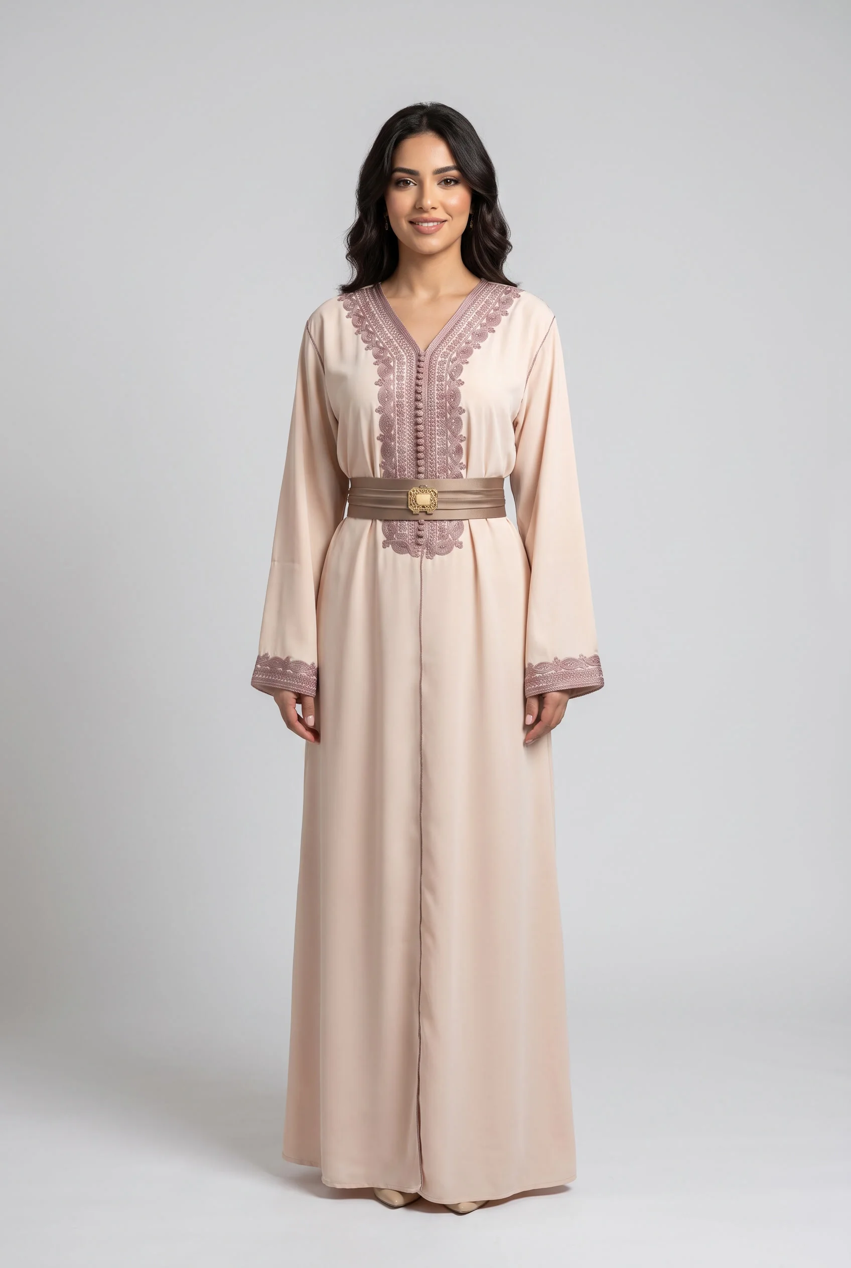 Caftan Moderne avec Ceinture Assortie & Broderies Poitrine