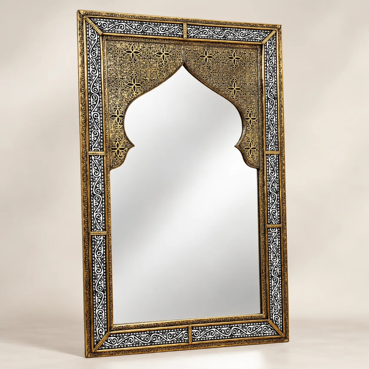 Miroir Artisanal Marocain en Cuivre et Résine