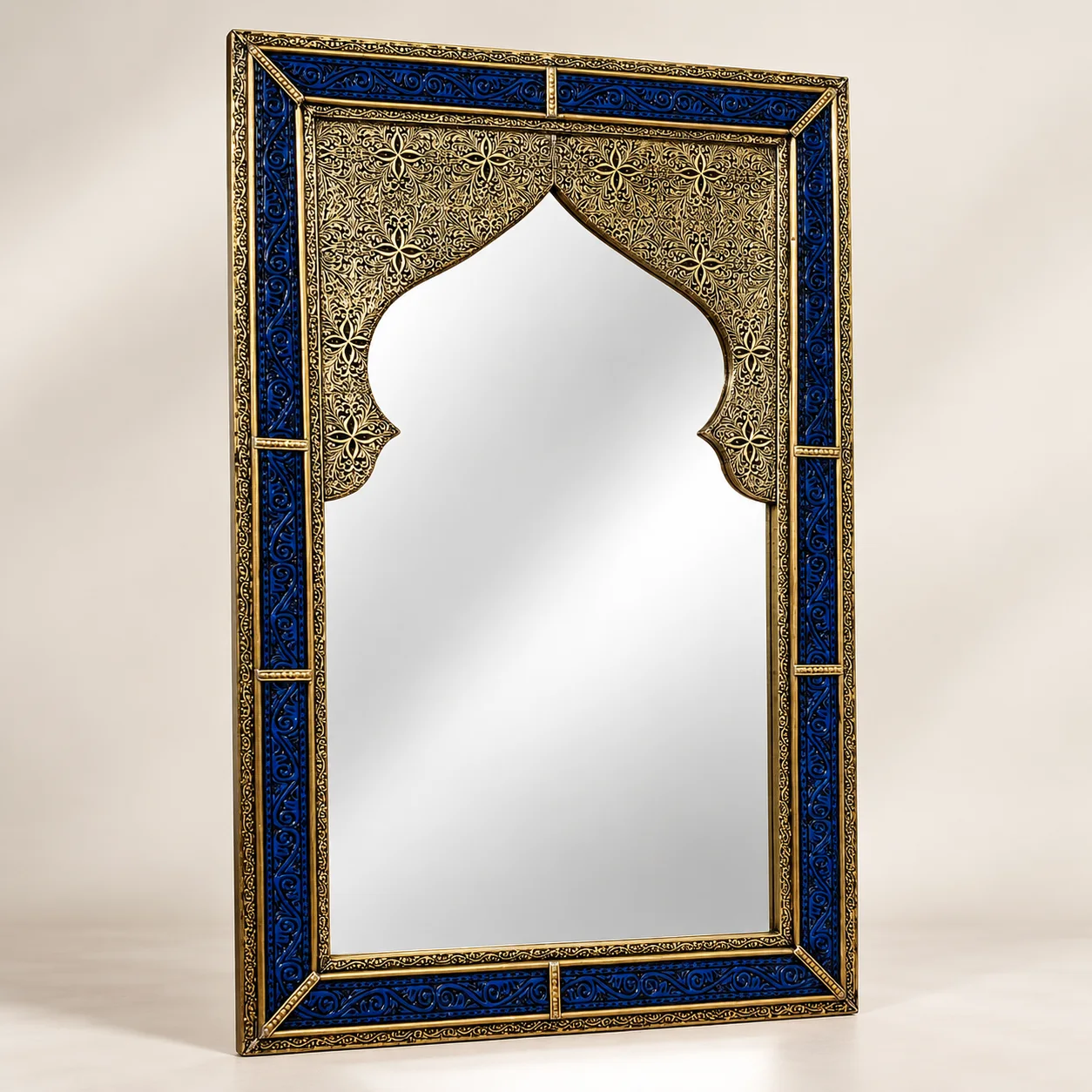 Miroir Artisanal Marocain en Cuivre et Résine