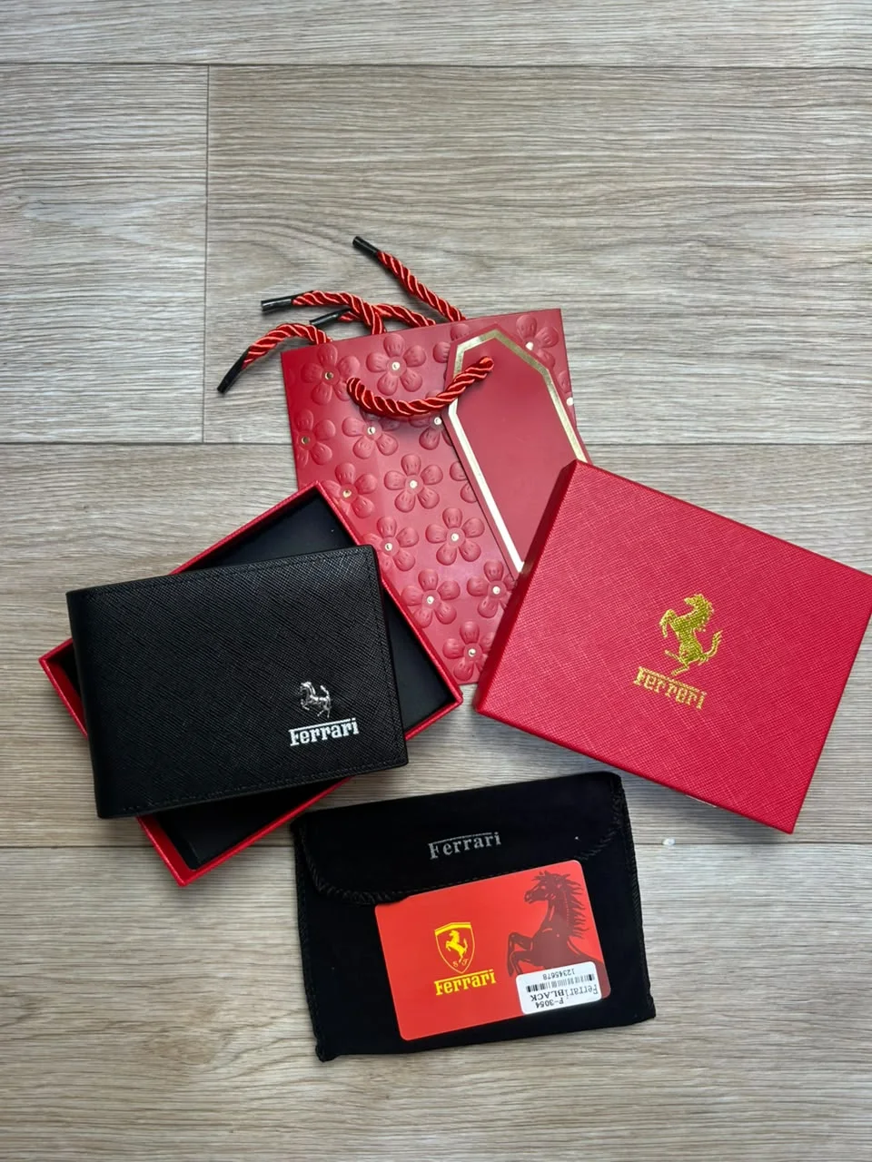 PORTE MONNAIE HOMMES FERRARI AVEC SACHET